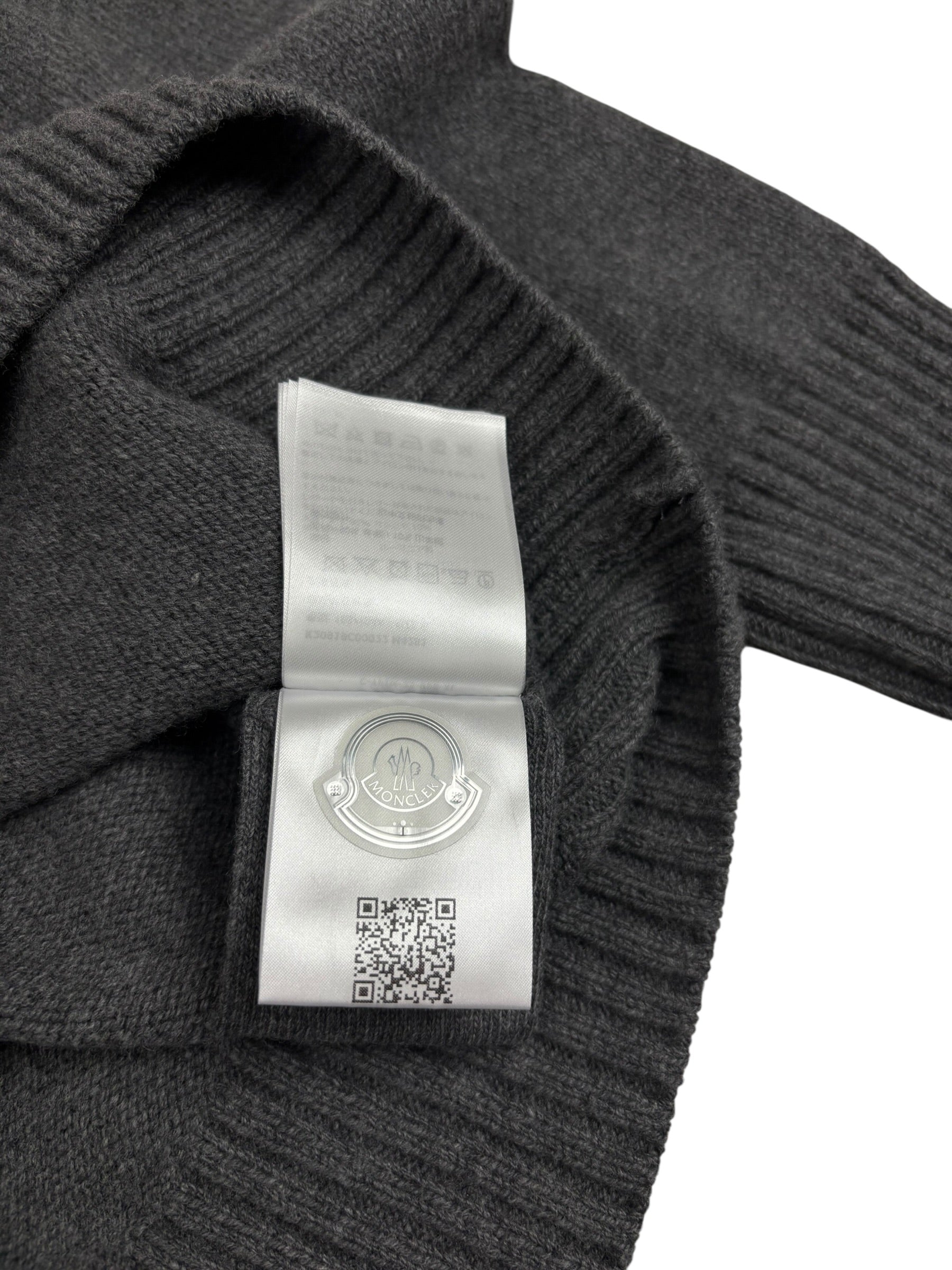 Pull Moncler gris taille XL - Logo et étiquette