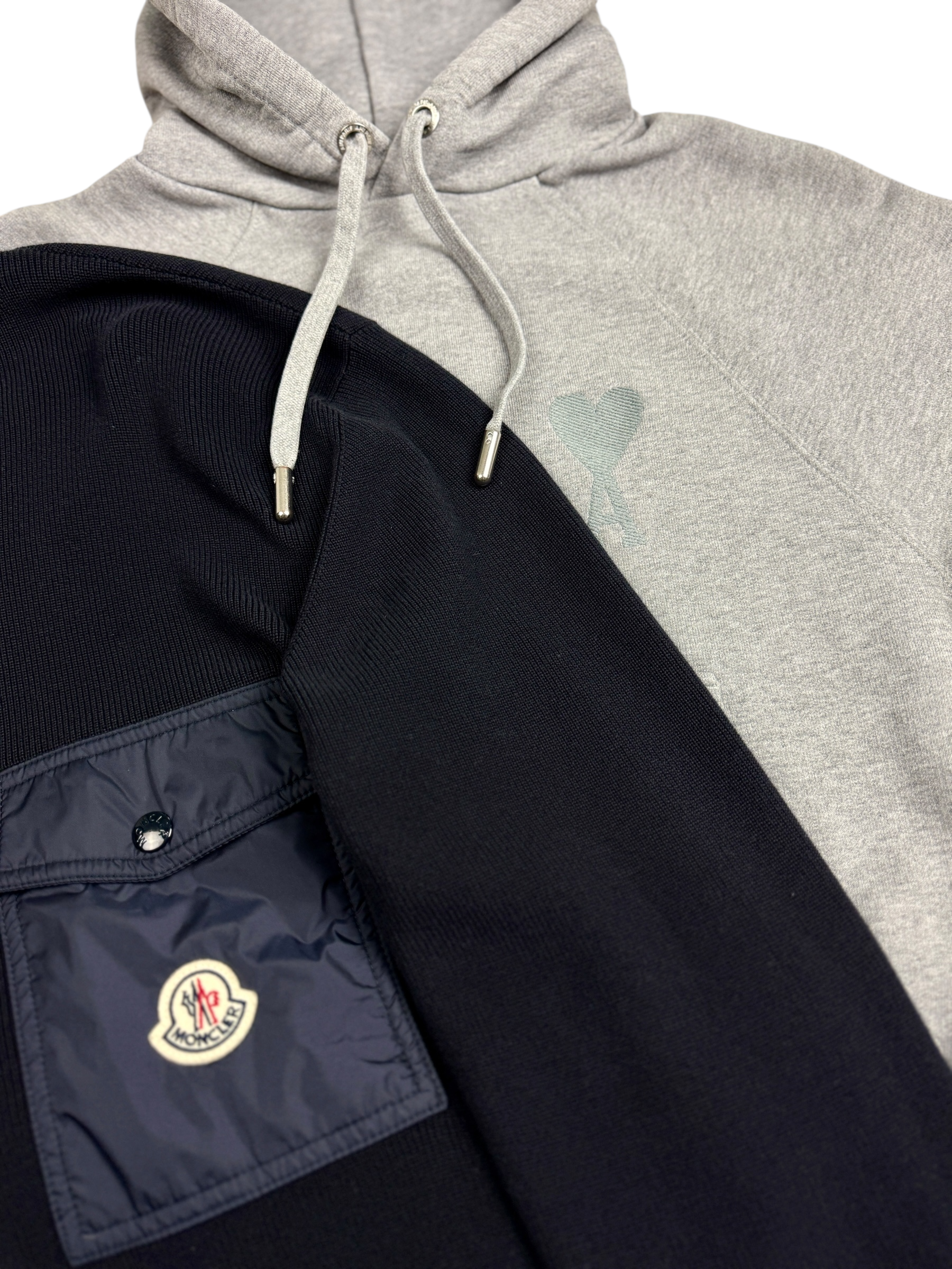 Pull Moncler marine taille M - Vue côté
