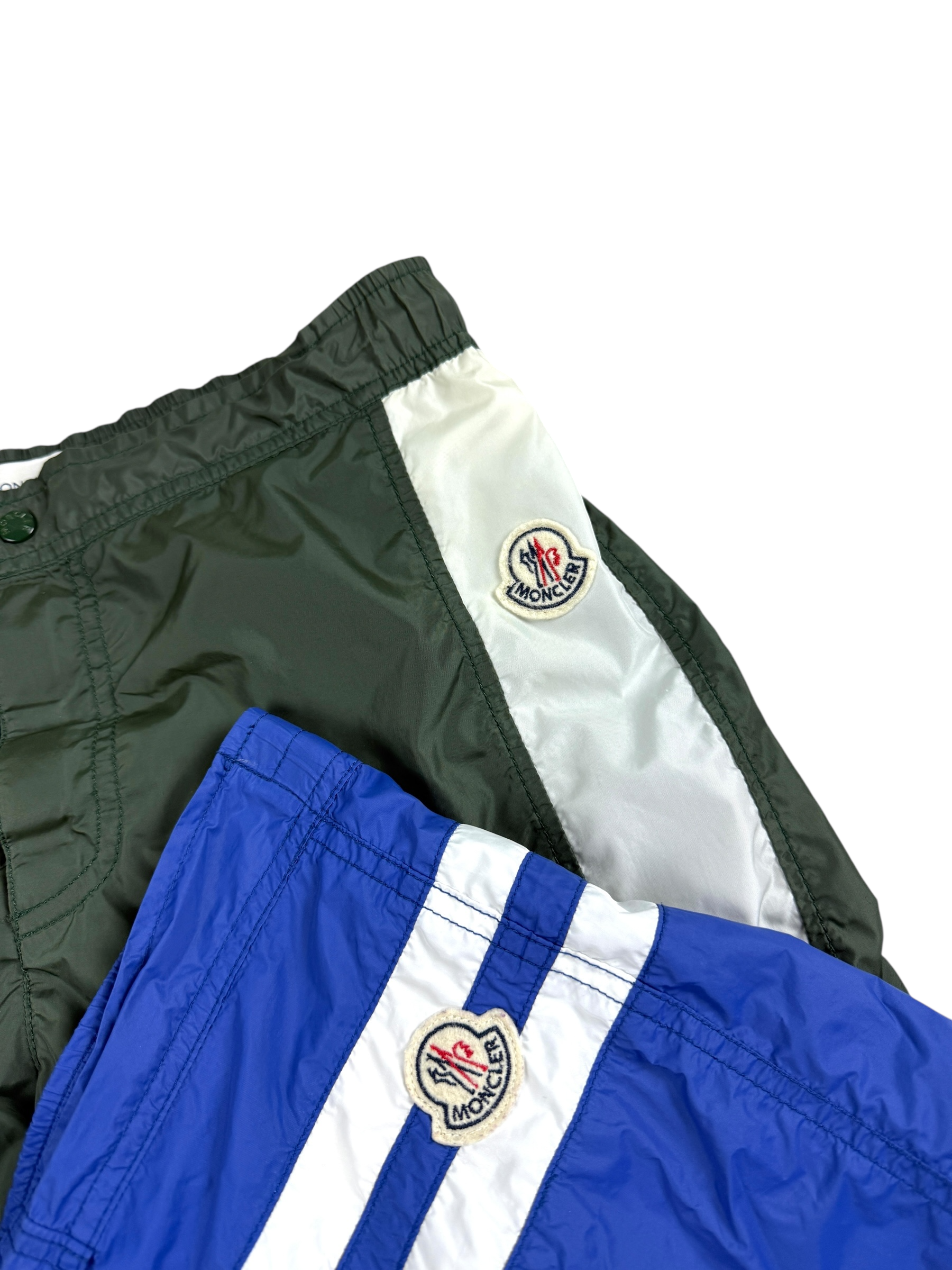 Short Moncler bleu taille 14 ans - Logo et étiquette