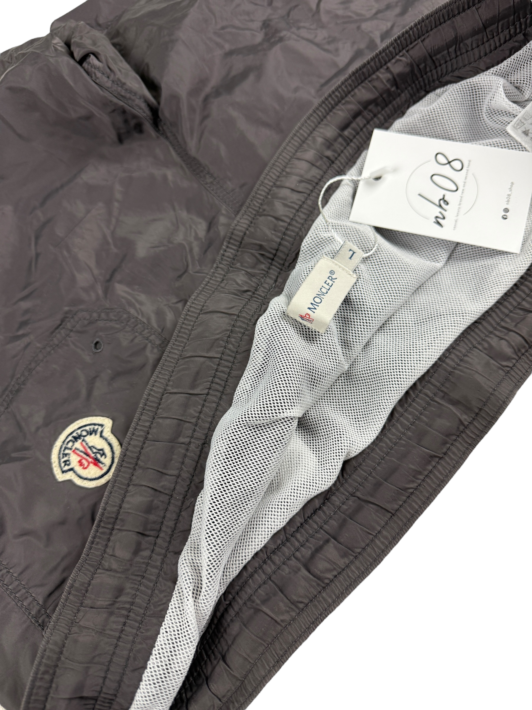 Short Moncler gris taille L - Détail