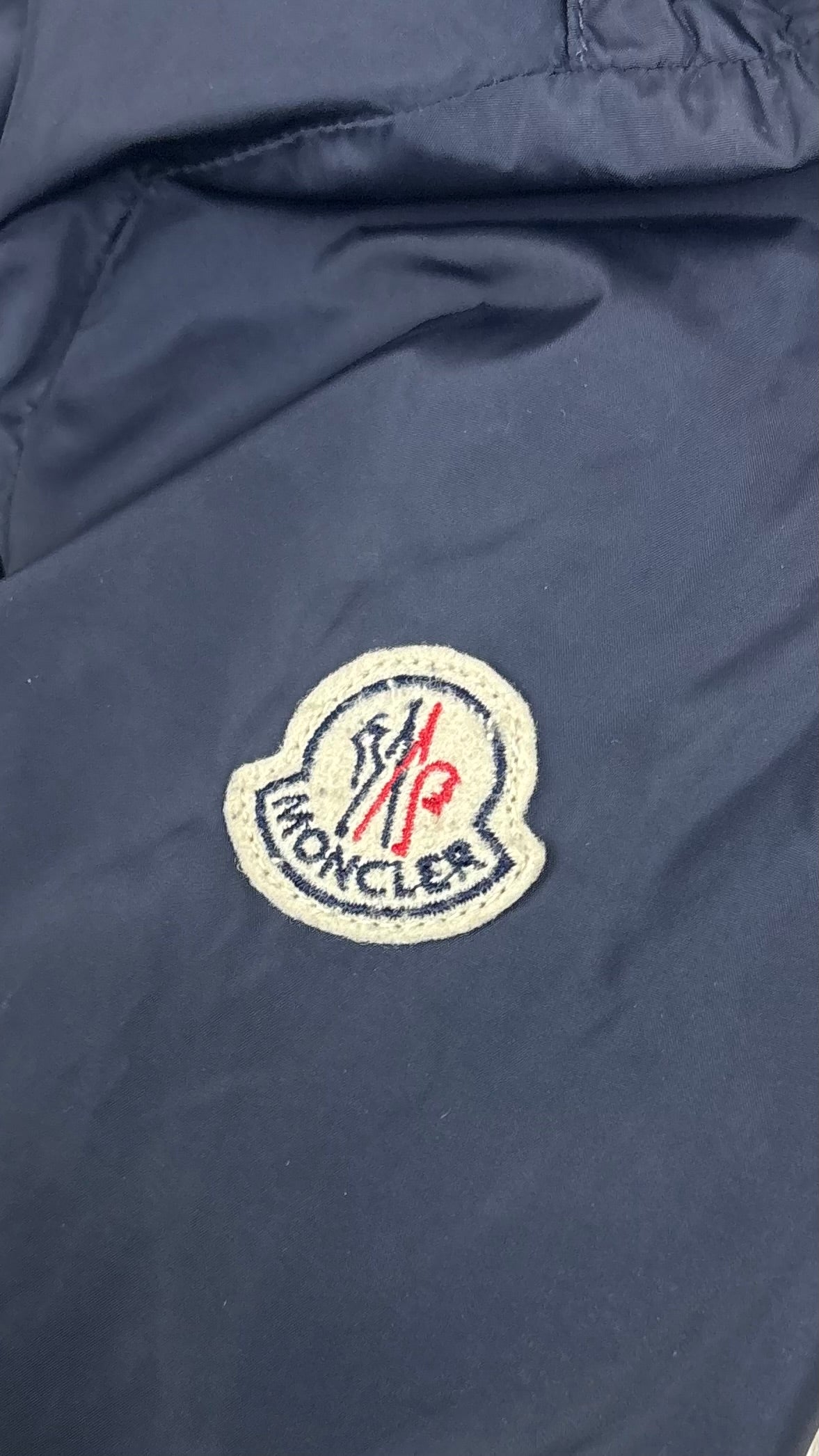 Veste à Capuche Moncler marine taille 2 (M), détail étiquettes et finitions — vue 3