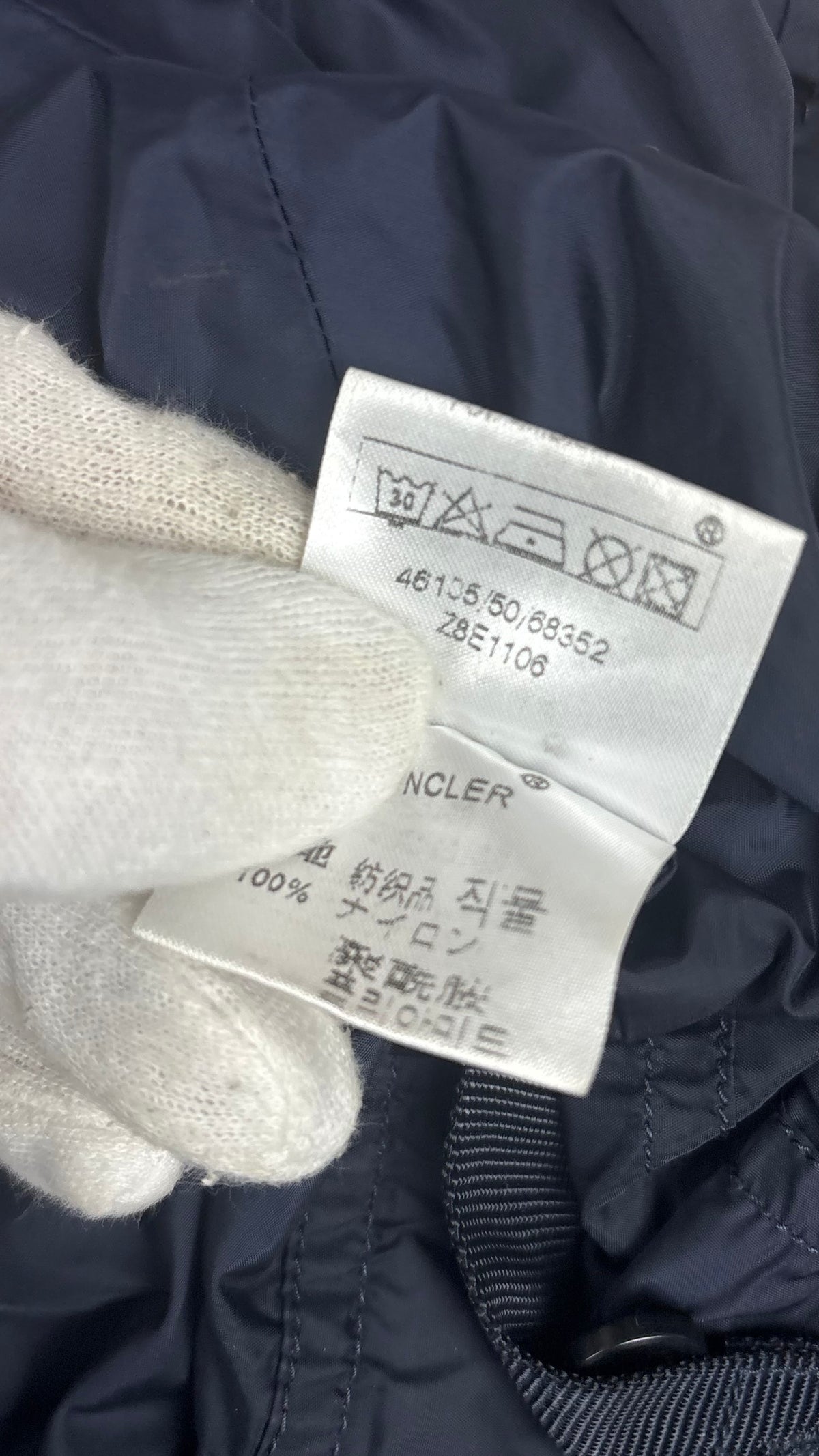 Veste à Capuche Moncler marine taille 2 (M), détail étiquettes et finitions — vue 5