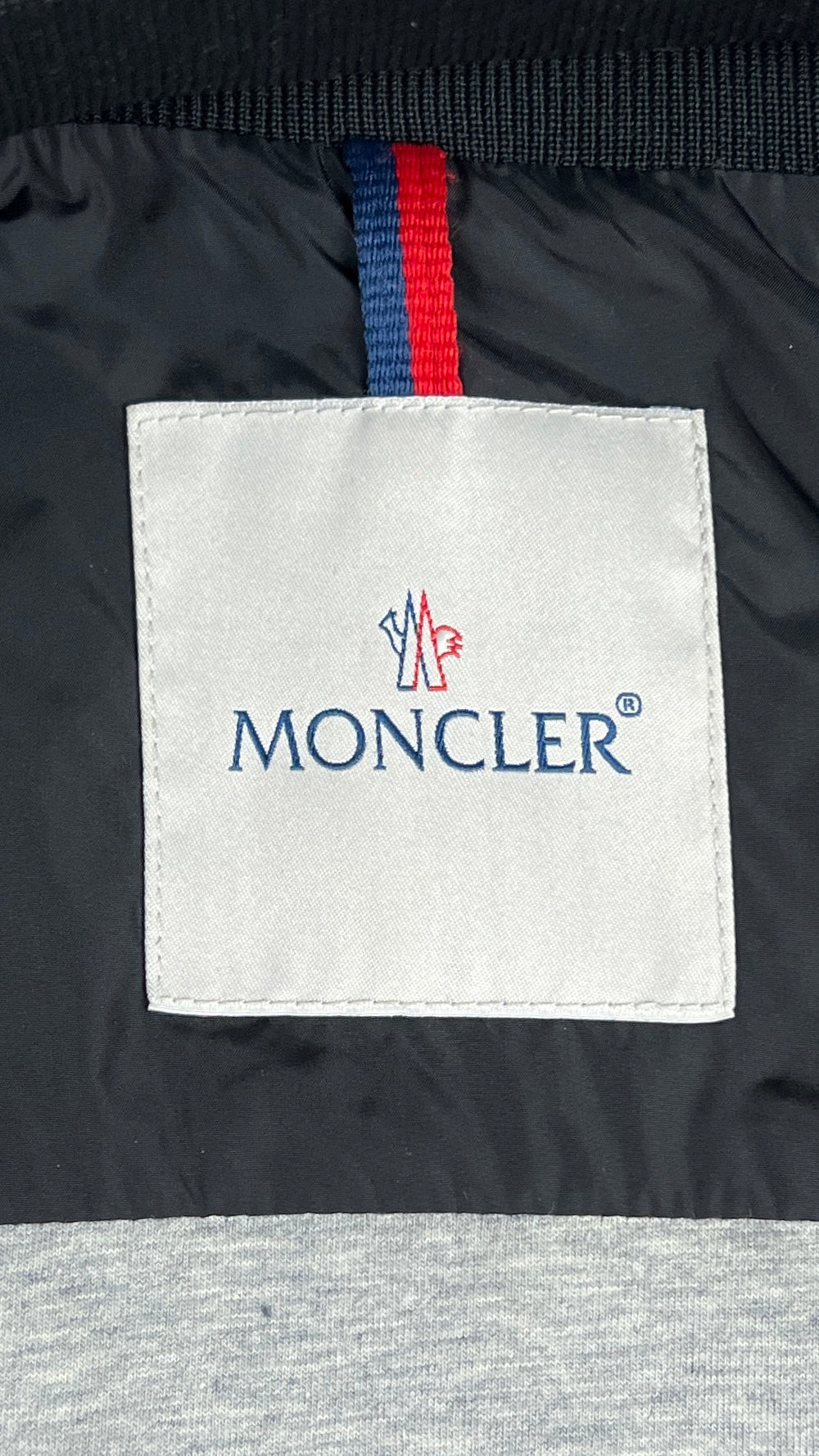 Veste Moncler Delonix noir taille 4, détail étiquettes et finitions — vue 4