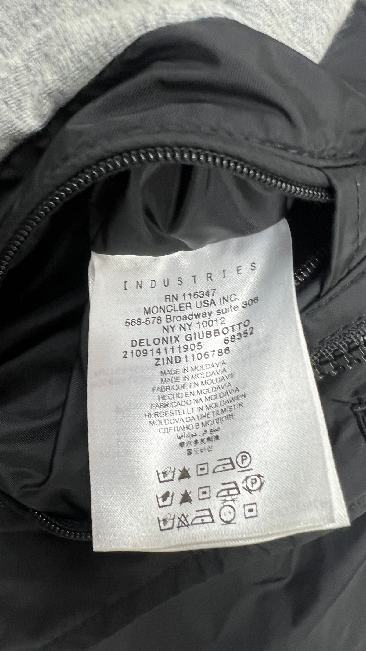 Veste Moncler Delonix noir taille 4, détail étiquettes et finitions — vue 6