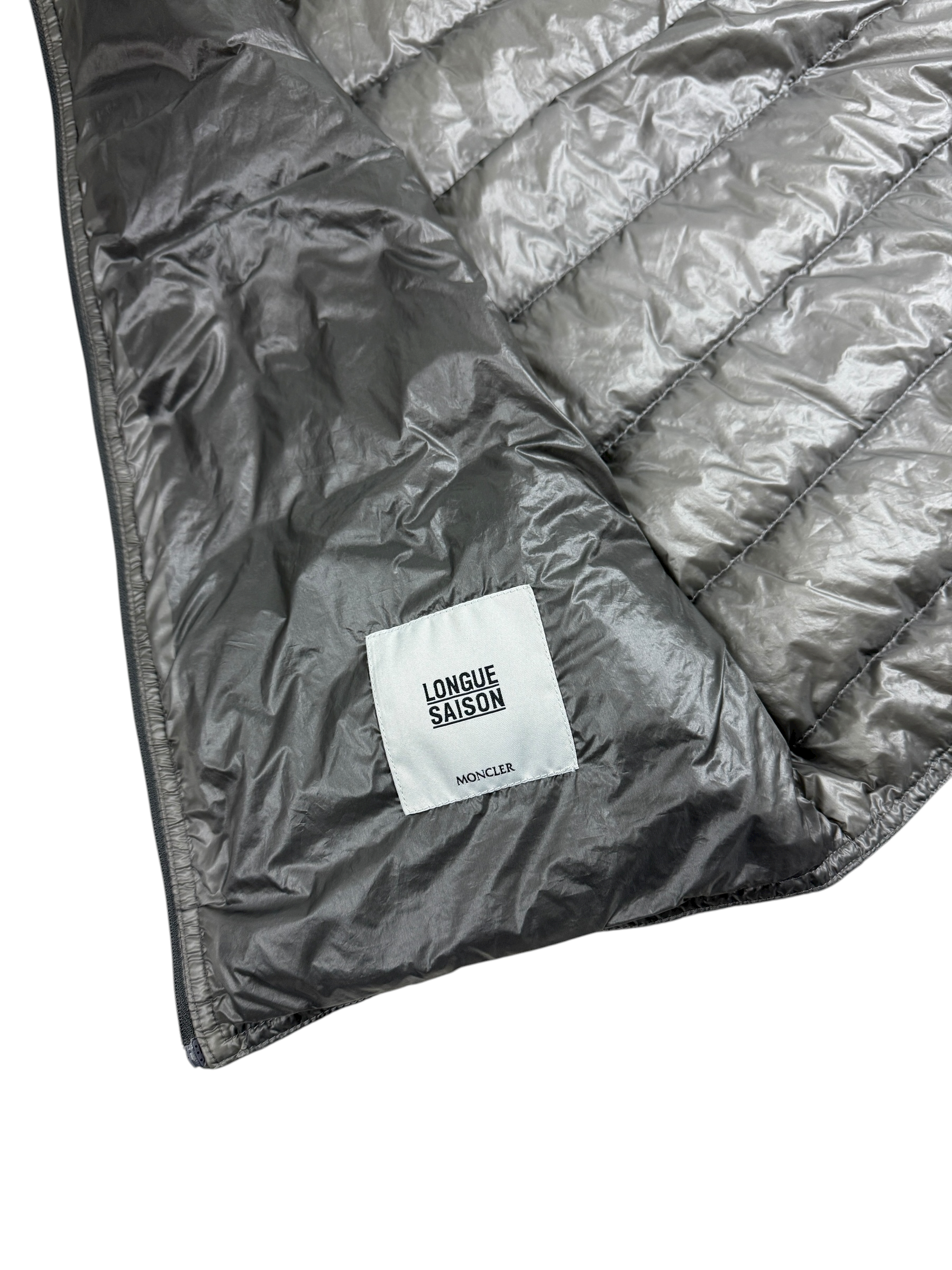 Veste Moncler gris métallisé taille 1 - Logo et étiquette