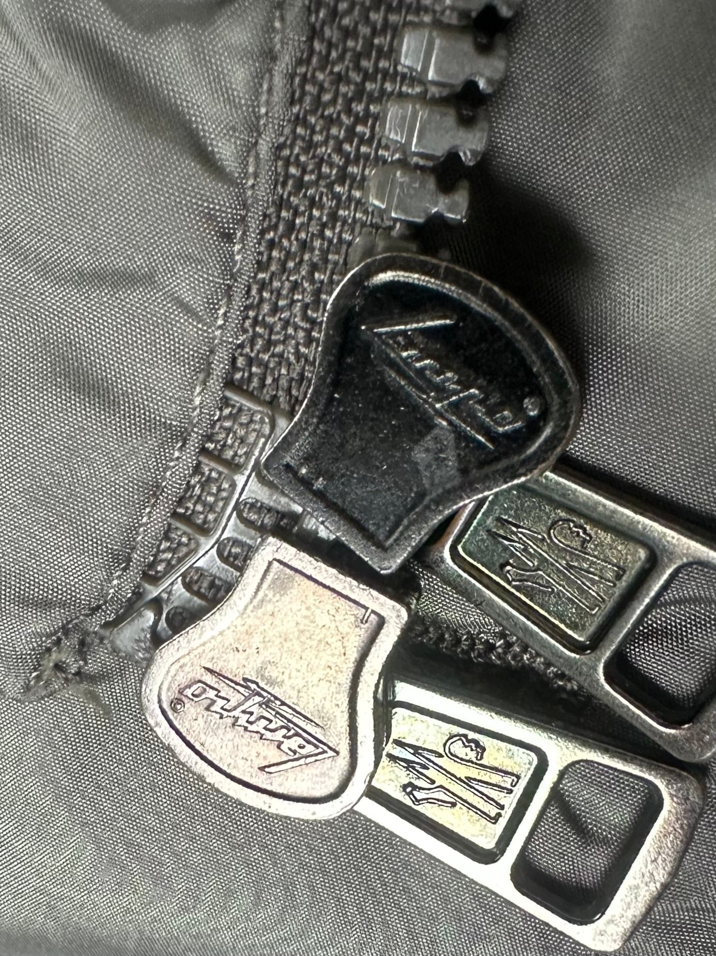 Veste Moncler gris taille 1 - Vue 8