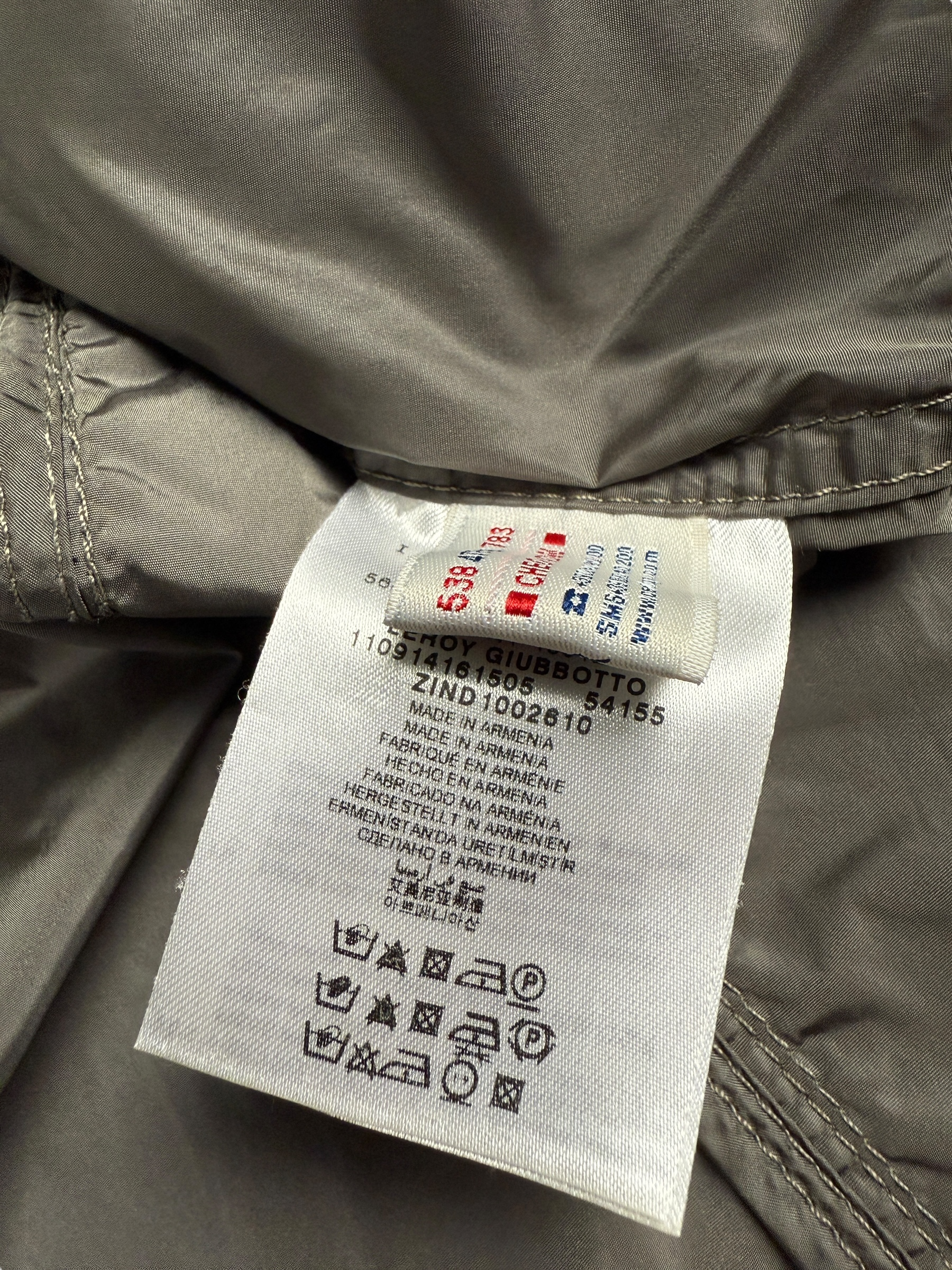 Veste Moncler gris taille 4 - Logo et étiquette