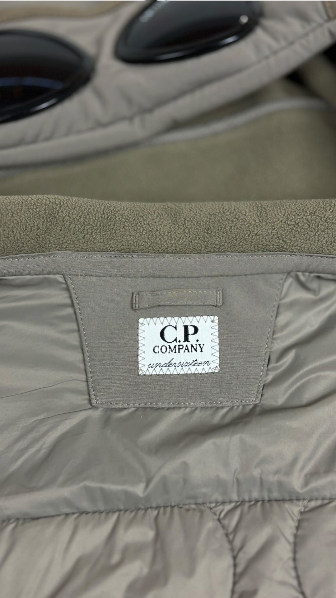 Gilet C.P Company Shell-R kaki taille 12 ans - vue 3/6