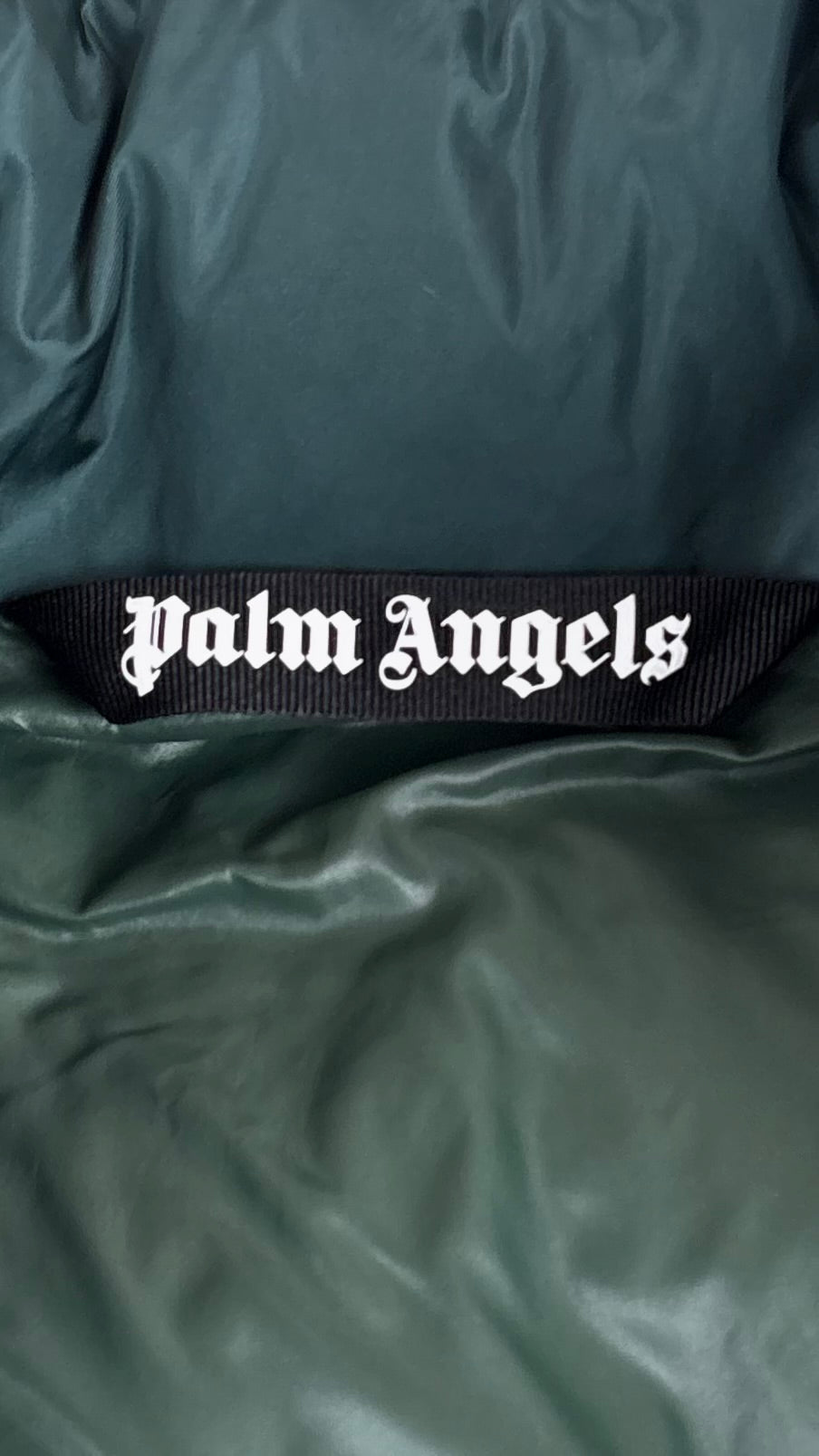 Doudoune Palm Angels Track vert, détail étiquettes et finitions — vue 4