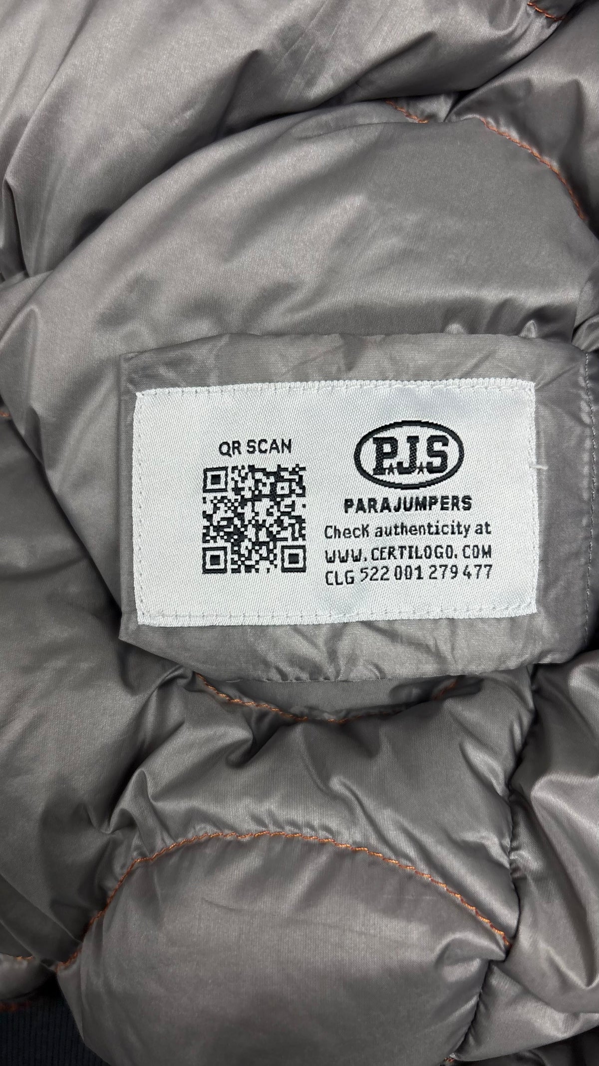 Doudoune Bomber Parajumpers Gobi gris anthracite, détail étiquettes et finitions — vue 6