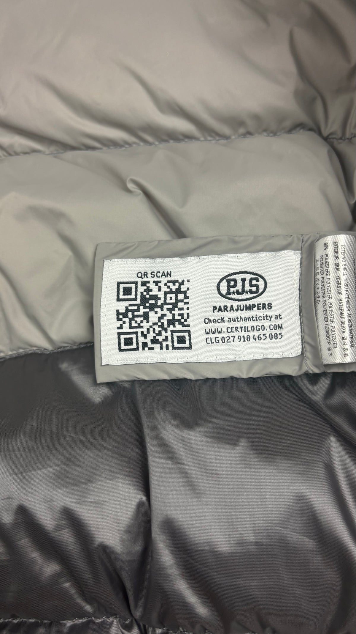 Doudoune Parajumpers Sheen à Capuche gris, détail étiquettes et finitions — vue 6