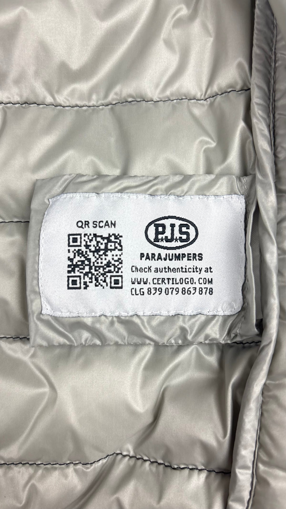 Gilet Doudoune Parajumpers Day Tripper noir taille L, détail étiquettes et finitions — vue 5