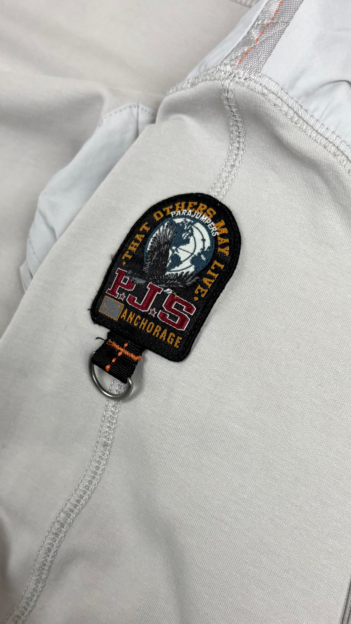 Sweat Parajumpers Fleece à Poche Nylon gris clair, détail étiquettes et finitions — vue 3