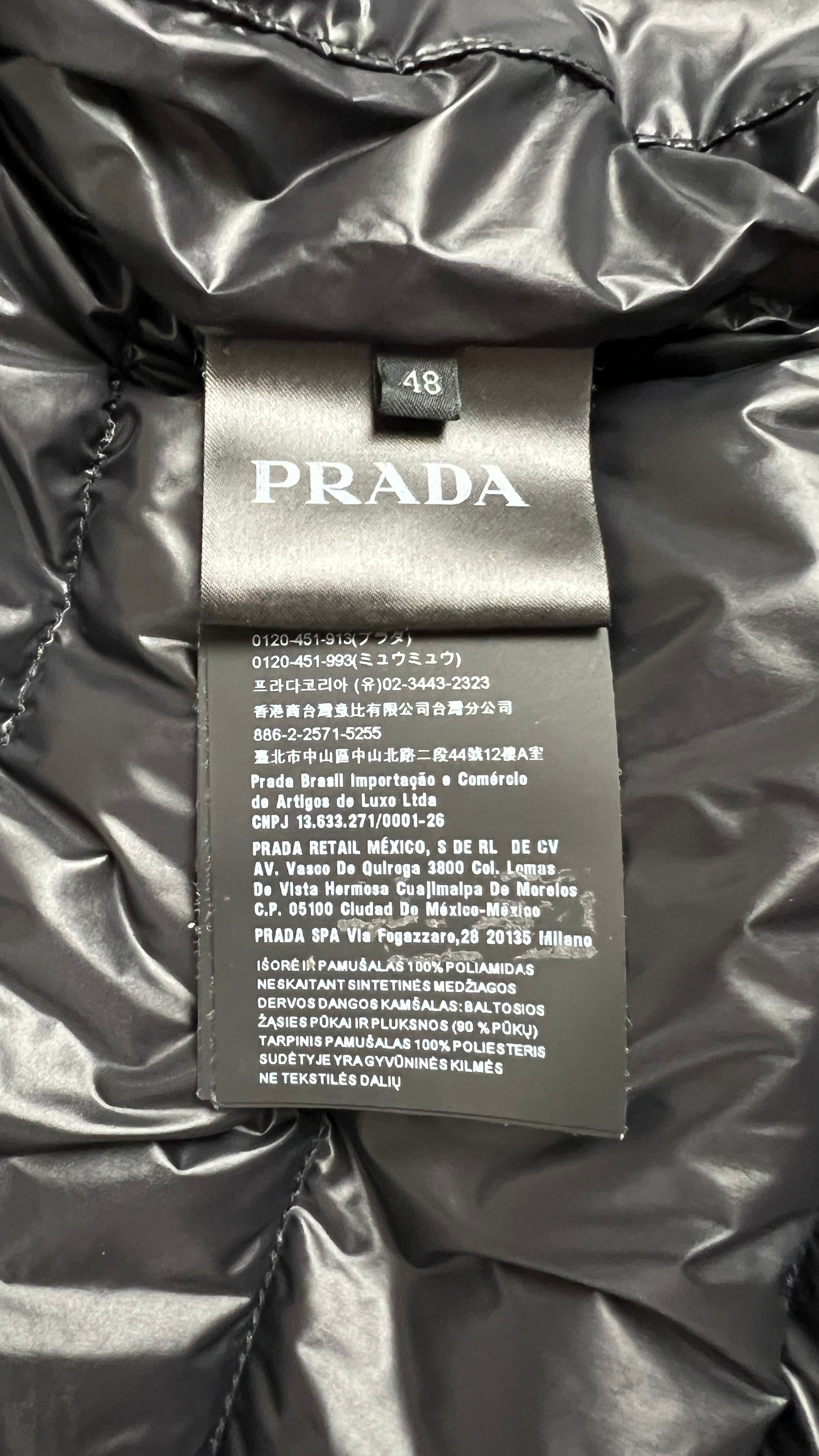 Gilet doudoune Prada noir taille 48, détail matière — vue 6
