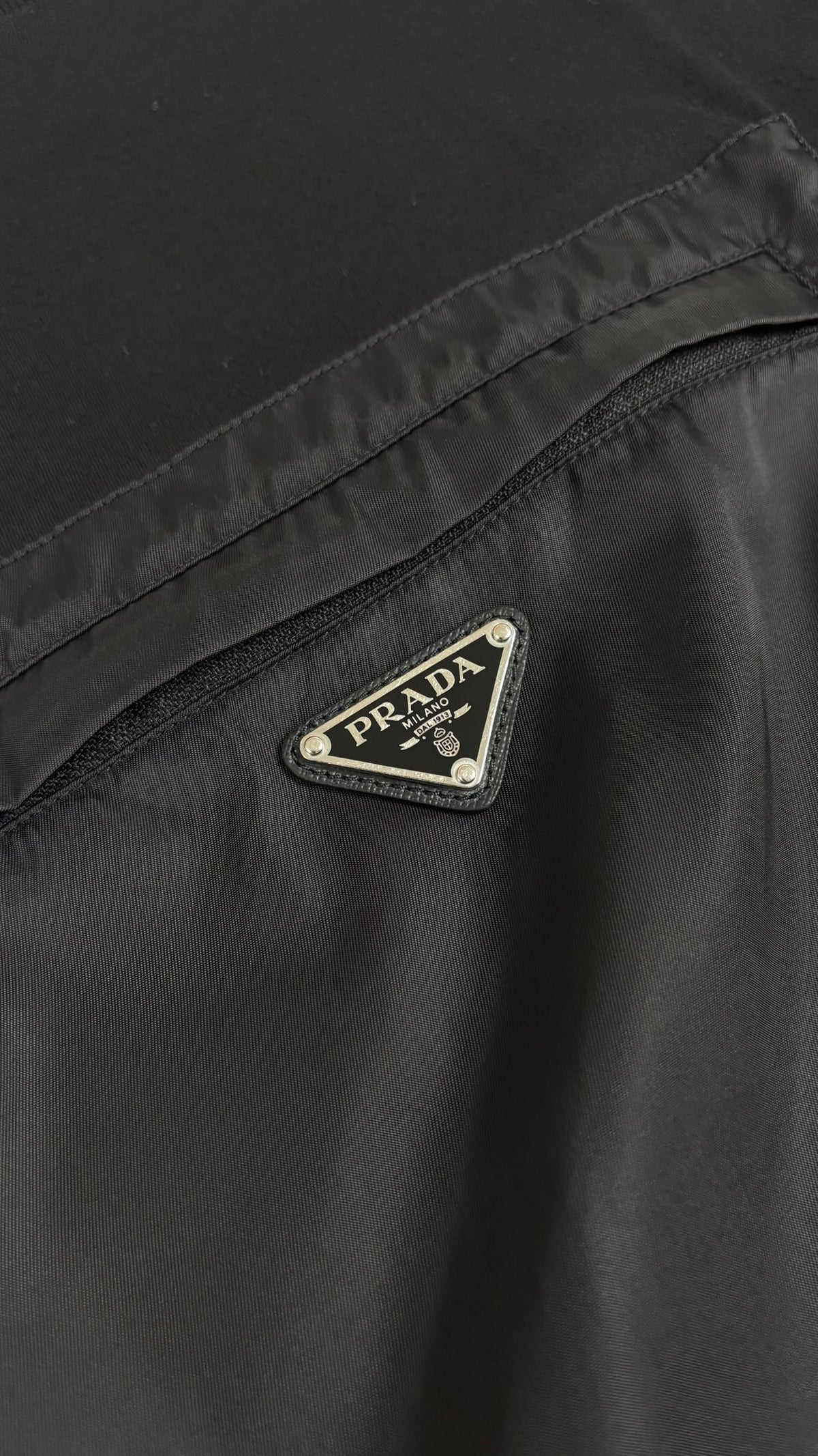 Tee-shirt Prada Poche Zippée noir taille S - vue 3/5
