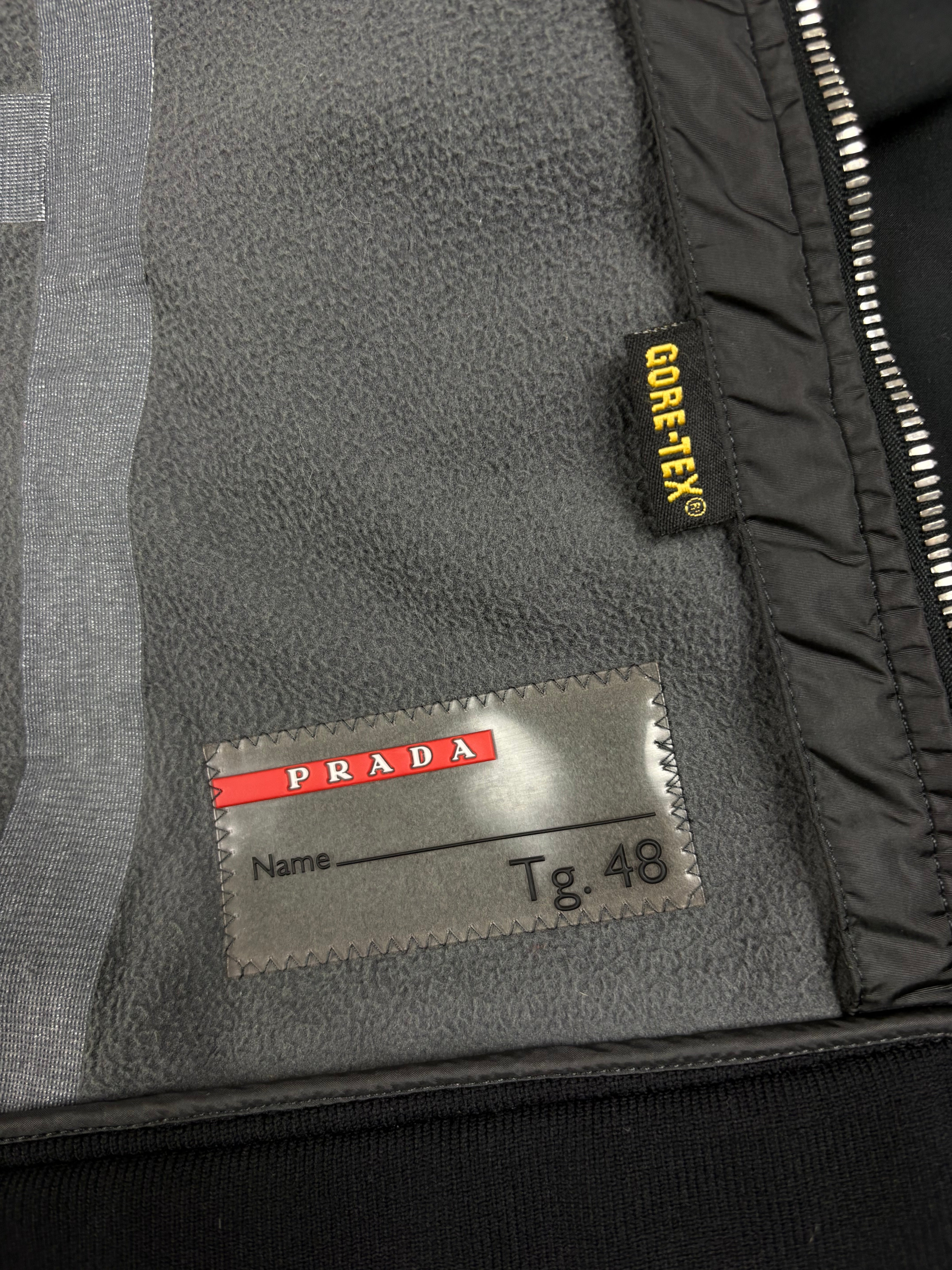 Veste Prada noir taille 48 - Logo et étiquette