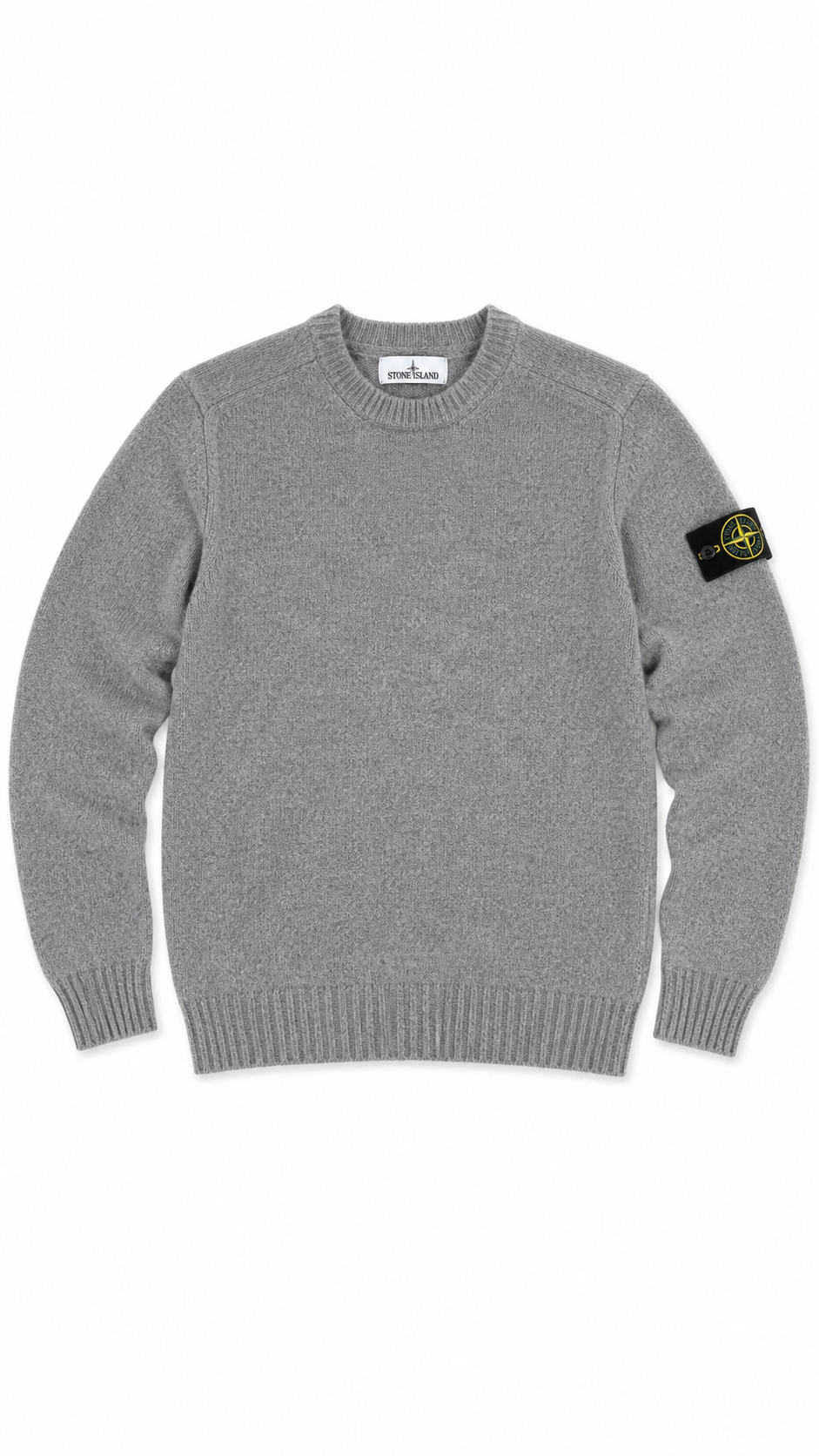 Pull en maille Stone Island gris chiné vue de face avec le badge boussole sur la manche gauche