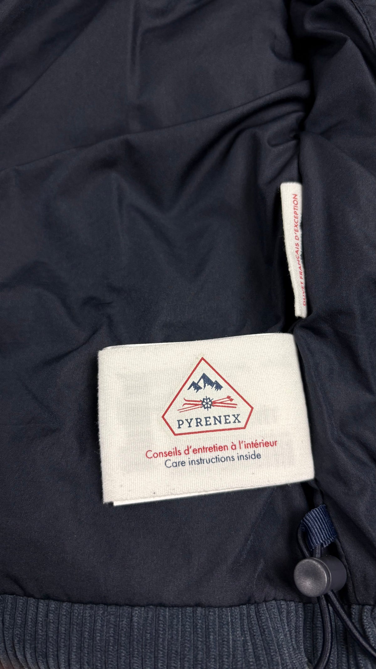 Gilet Doudoune Pyrenex John 2 Velvet marine, détail étiquettes et finitions — vue 6