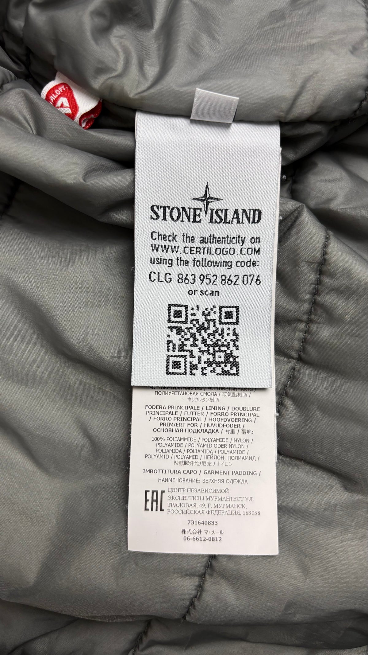 Blouson Stone Island Junior Primaloft kaki taille 14 ans, détail étiquettes et finitions — vue 5