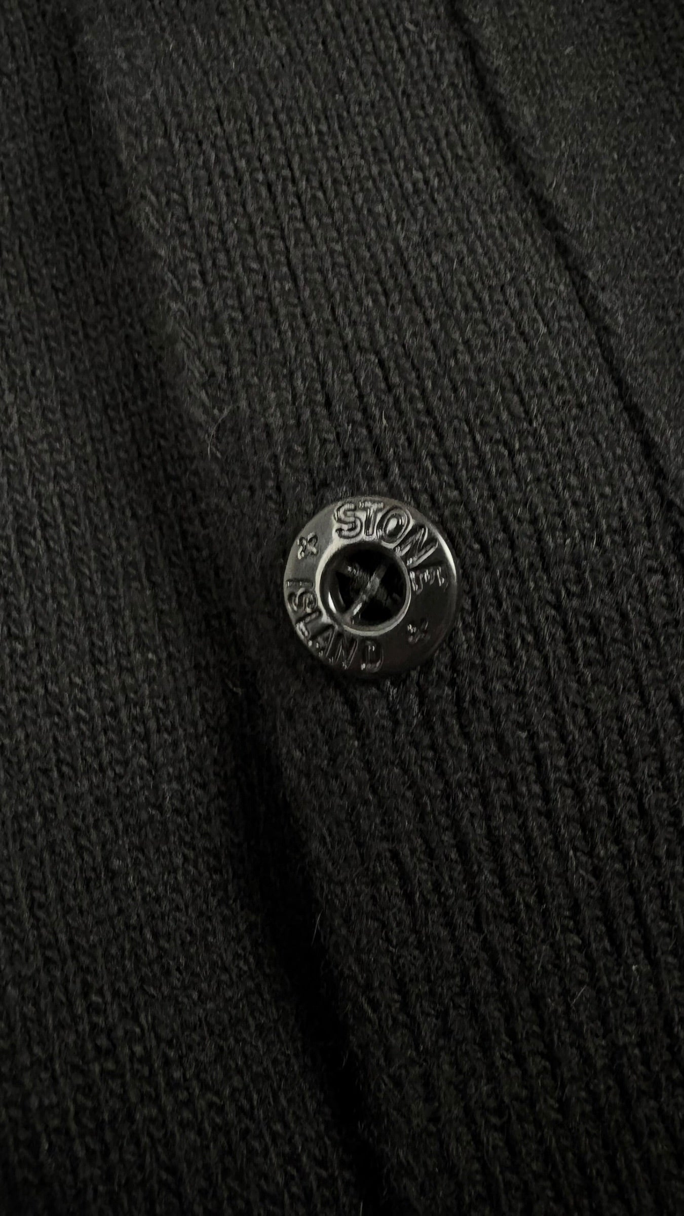 Cardigan Stone Island noir taille 12 ans - Détail