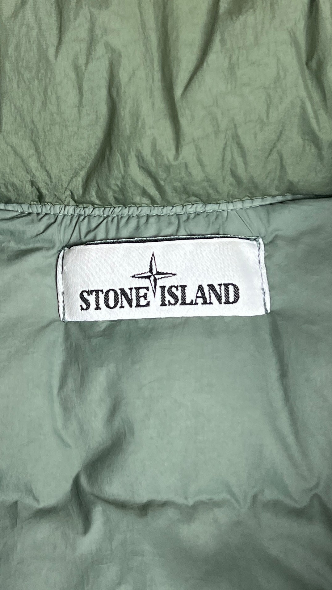 Doudoune Stone Island Garment Dyed Crinkle Reps NY Down vert taille S, détail étiquettes et finitions — vue 5