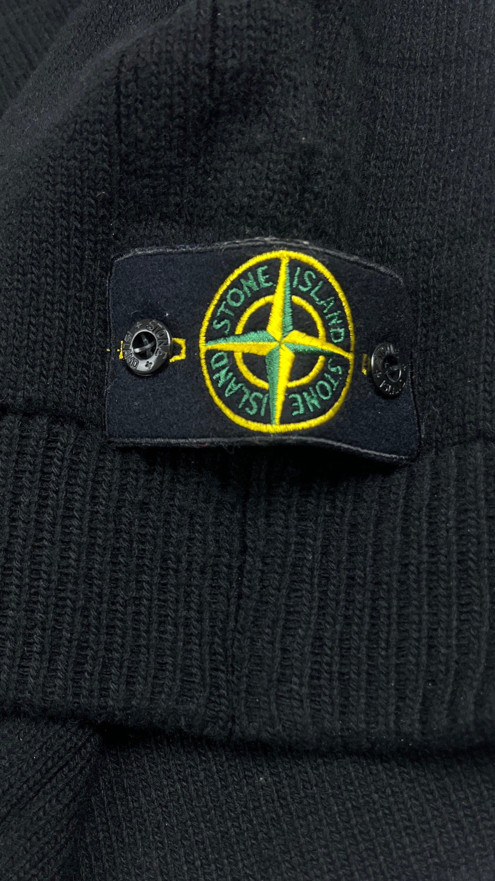 Gilet zippé Stone Island noir taille M, détail étiquette — vue 4