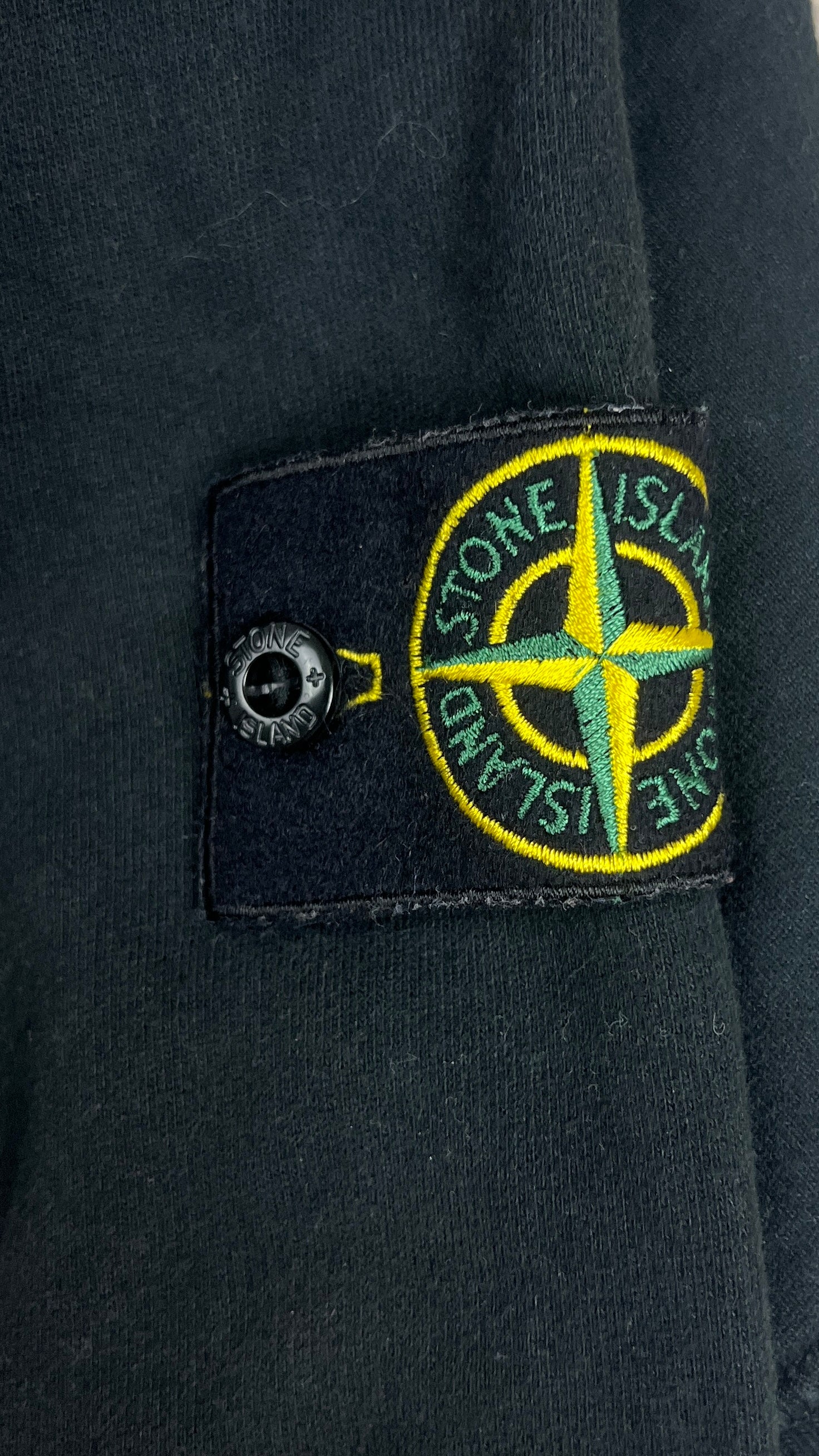 Gilet zippé Stone Island noir taille M, détail étiquette — vue 4