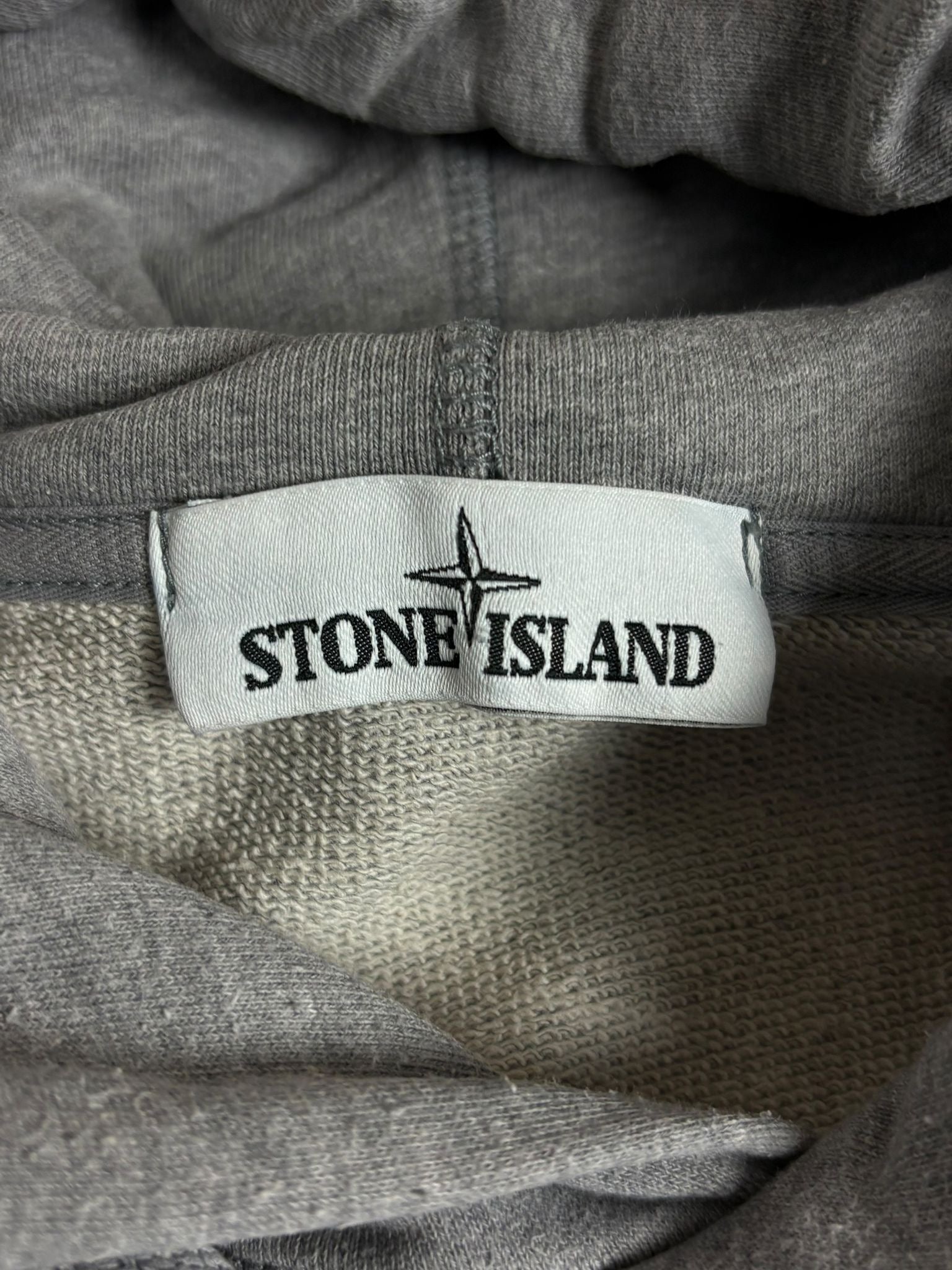 Hoodie Stone Island gris taille XL - Détail