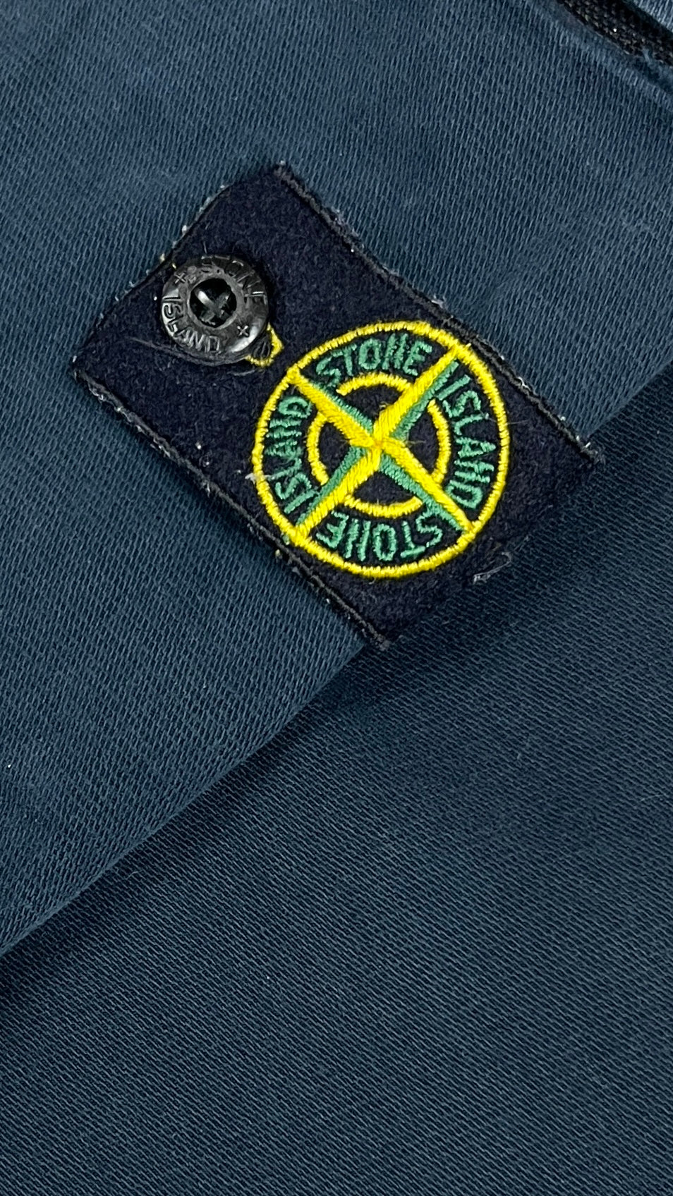 Pantalon Cargo Stone Island Junior Poches Zippées marine taille 12 ans, détail étiquettes et finitions — vue 3