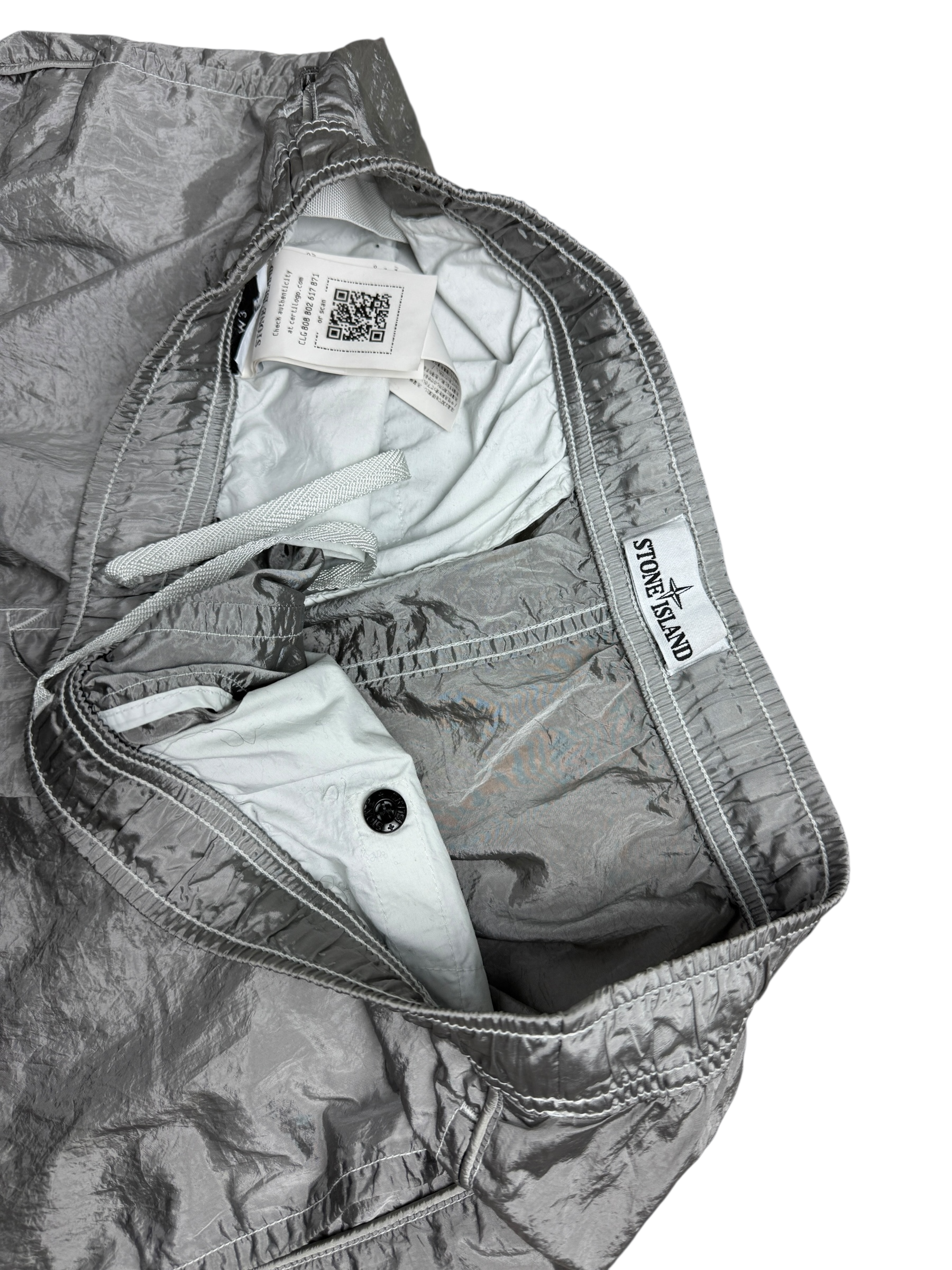 Pantalon Stone Island gris métallisé taille PANTALON W34 - Détail