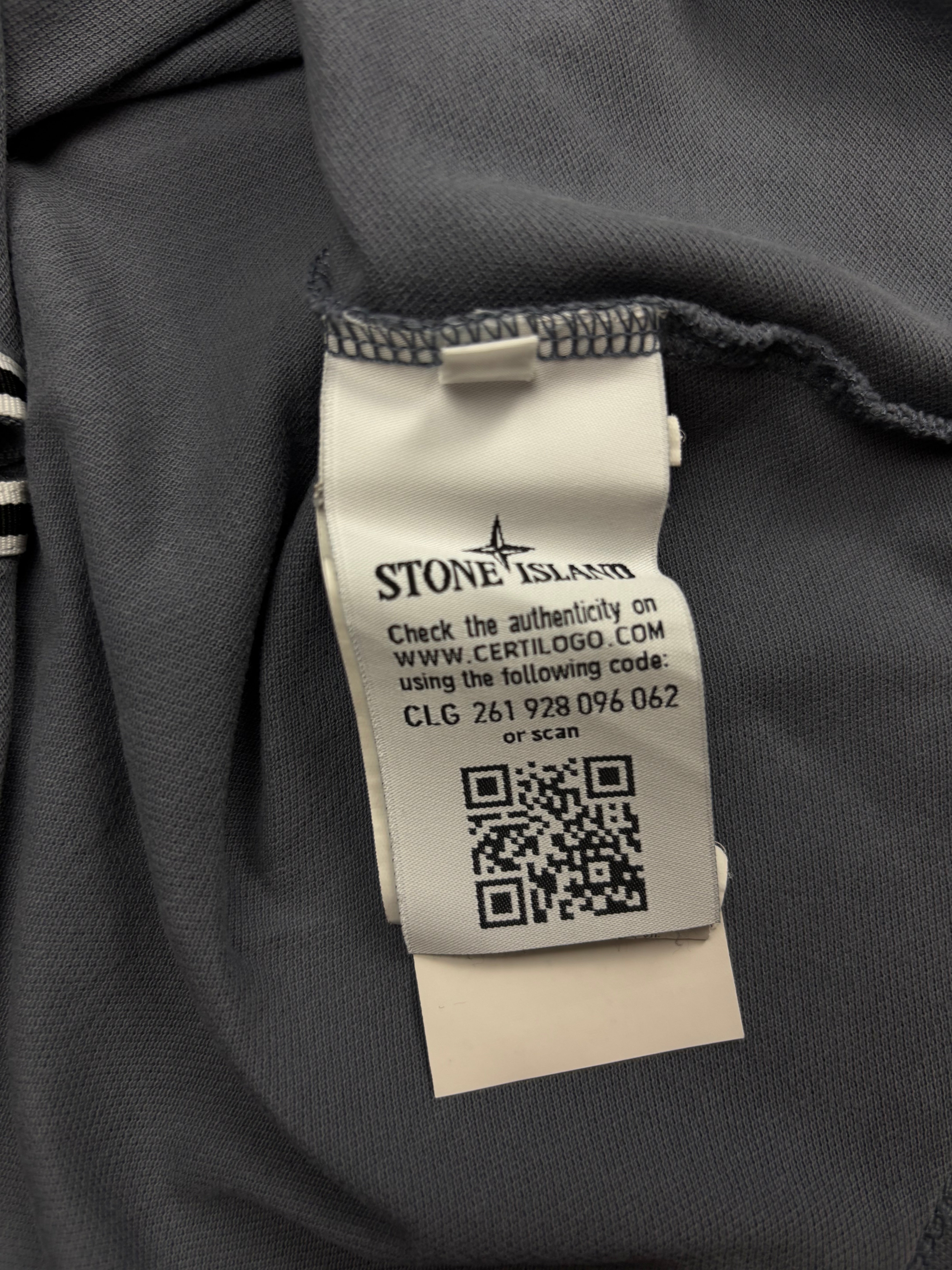Polo Stone Island bleu taille 12 ans - Détail
