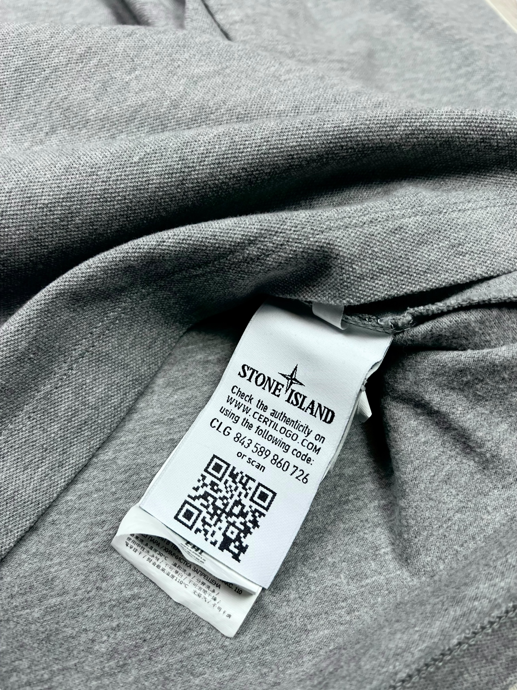 Polo Stone Island gris taille M - Logo et étiquette