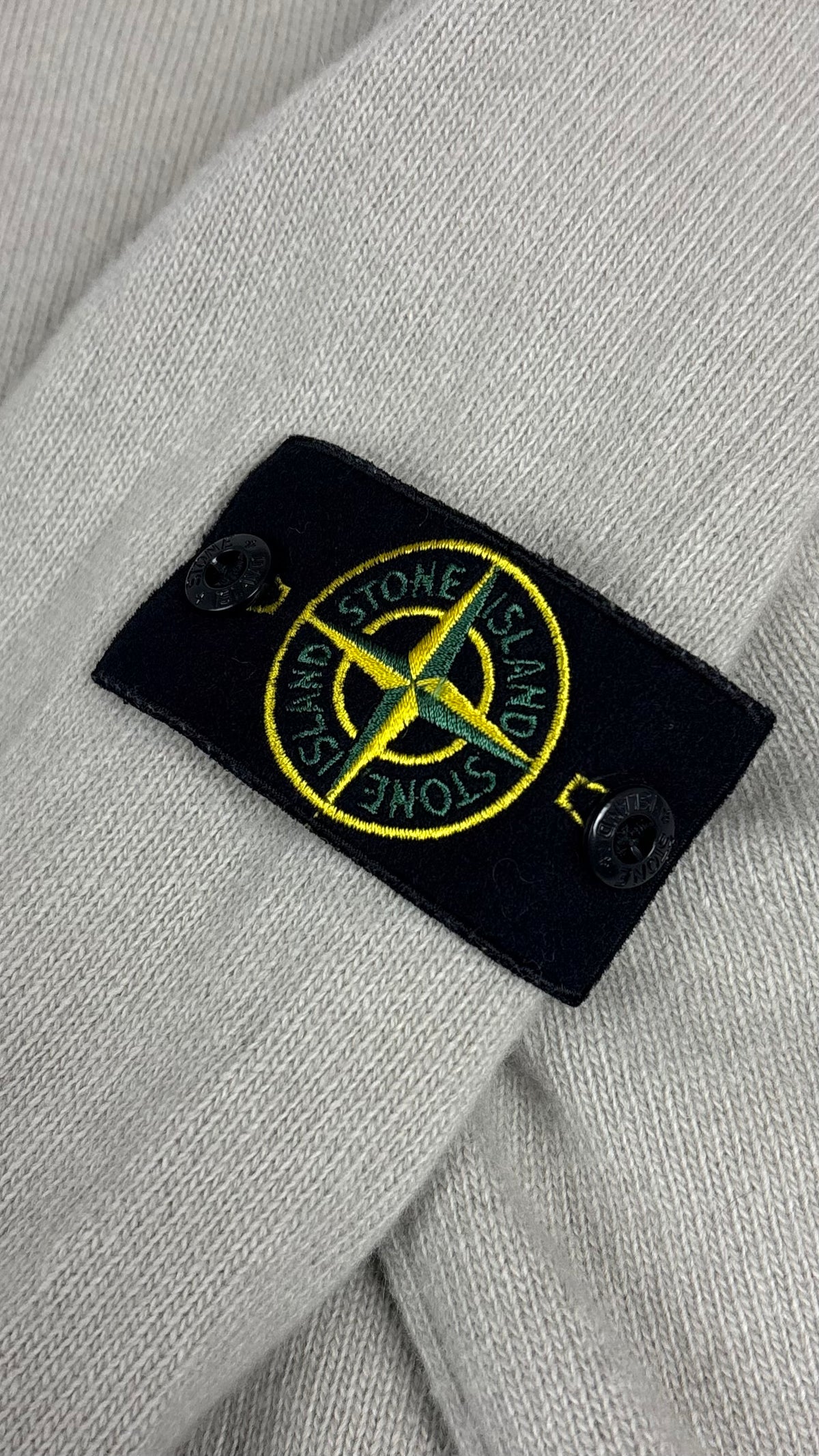Pull Col Montant Stone Island beige taille L, détail étiquettes et finitions — vue 4