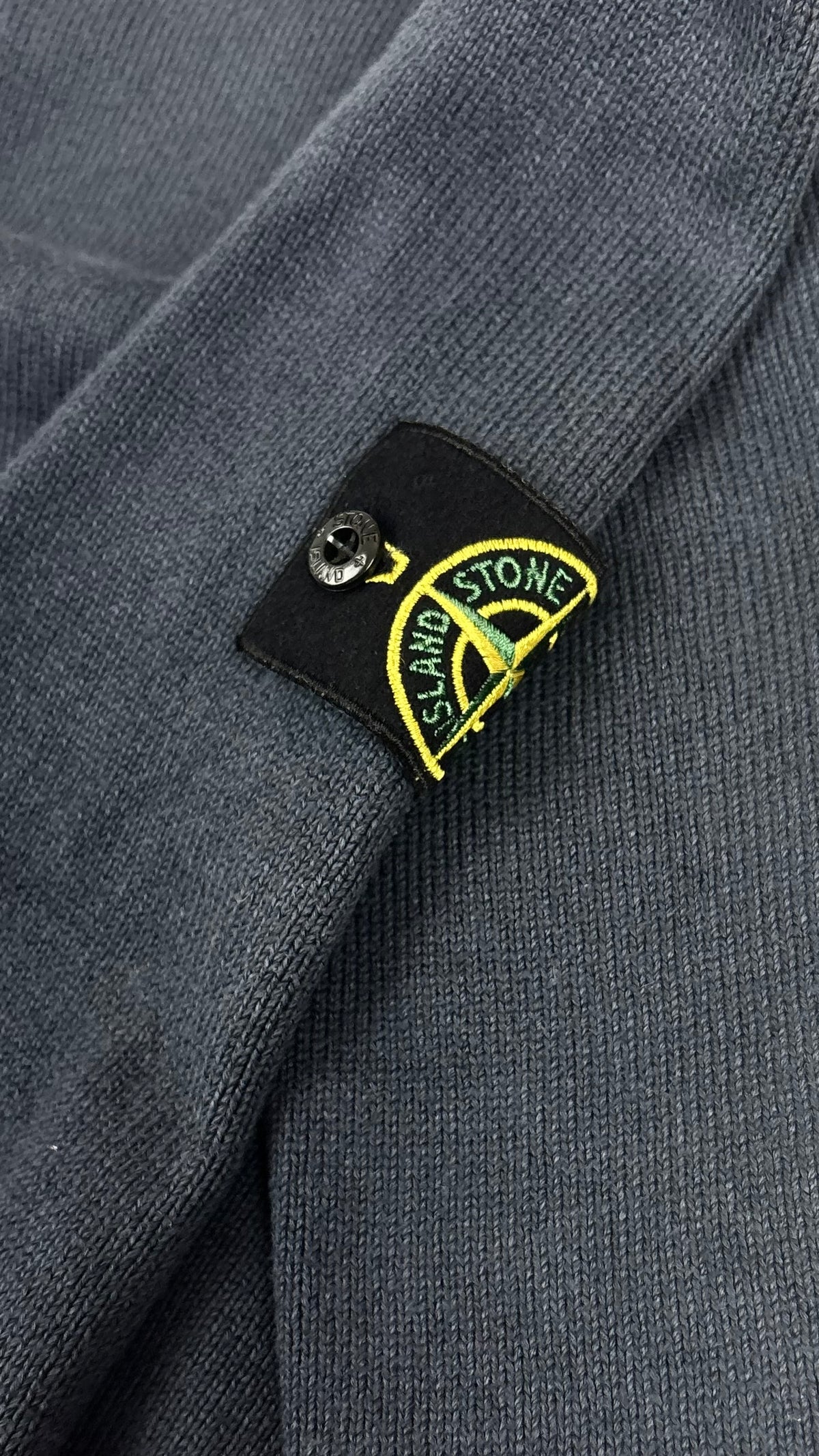 Pull Col Roulé Stone Island marine, détail étiquettes et finitions — vue 3