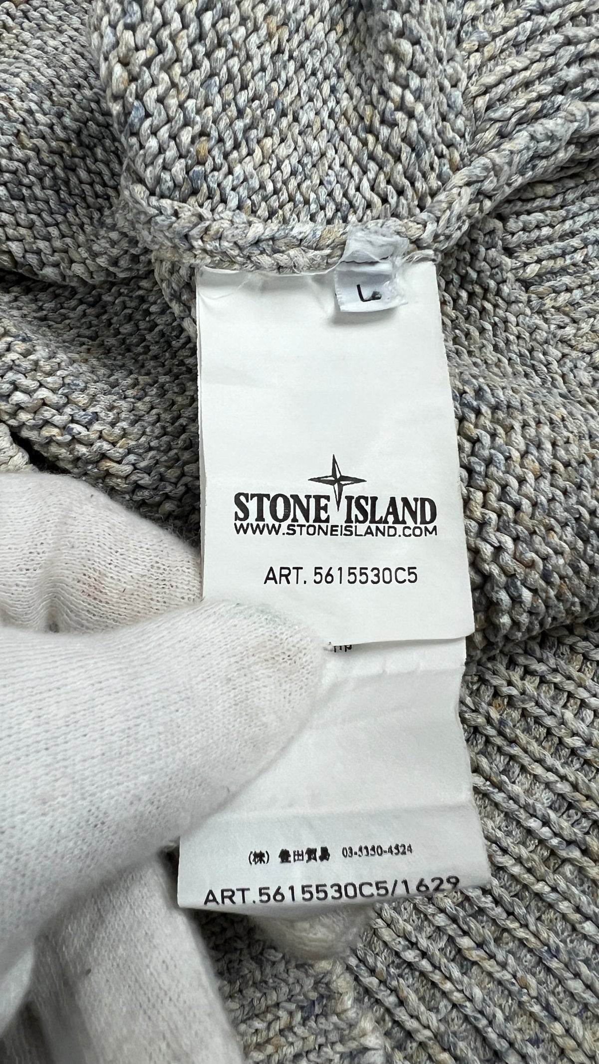 Pull Stone Island gris chiné, détail étiquettes et finitions — vue 5