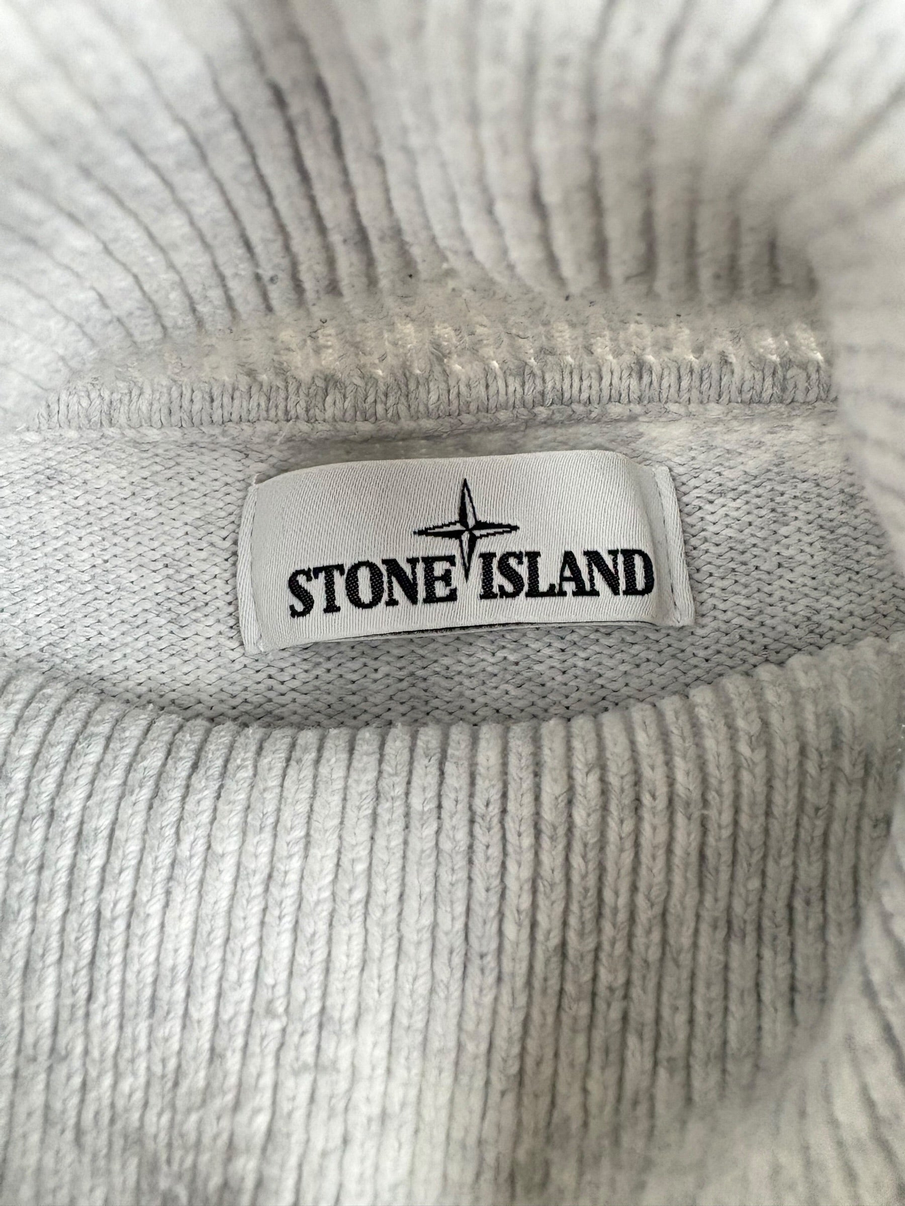 Pull Stone Island gris clair taille XL - Détail