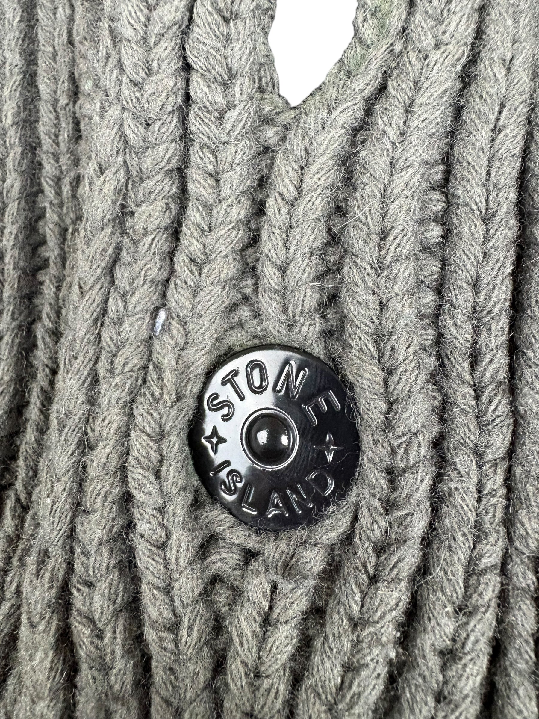 Pull Stone Island gris taille M - Détail