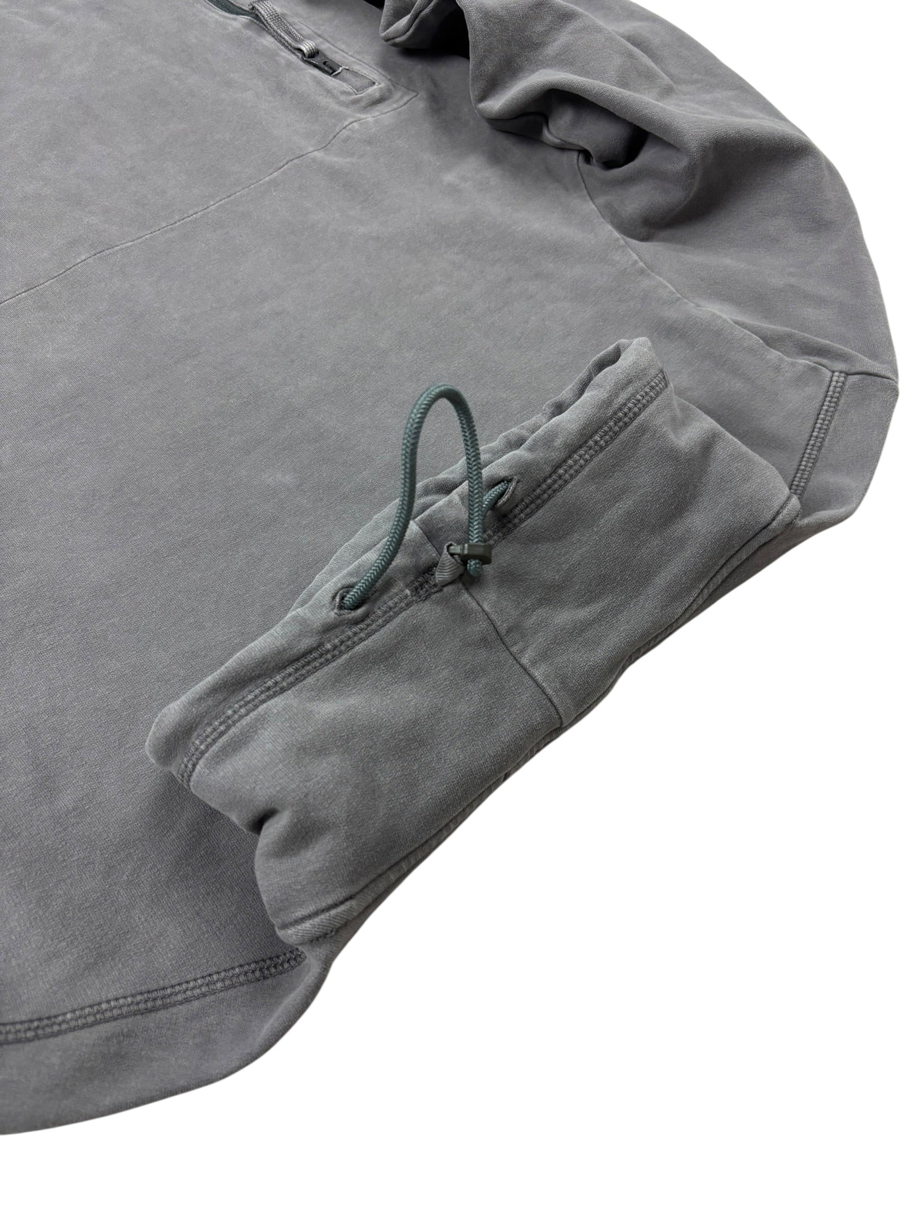 Pull Stone Island gris taille S - Logo et étiquette
