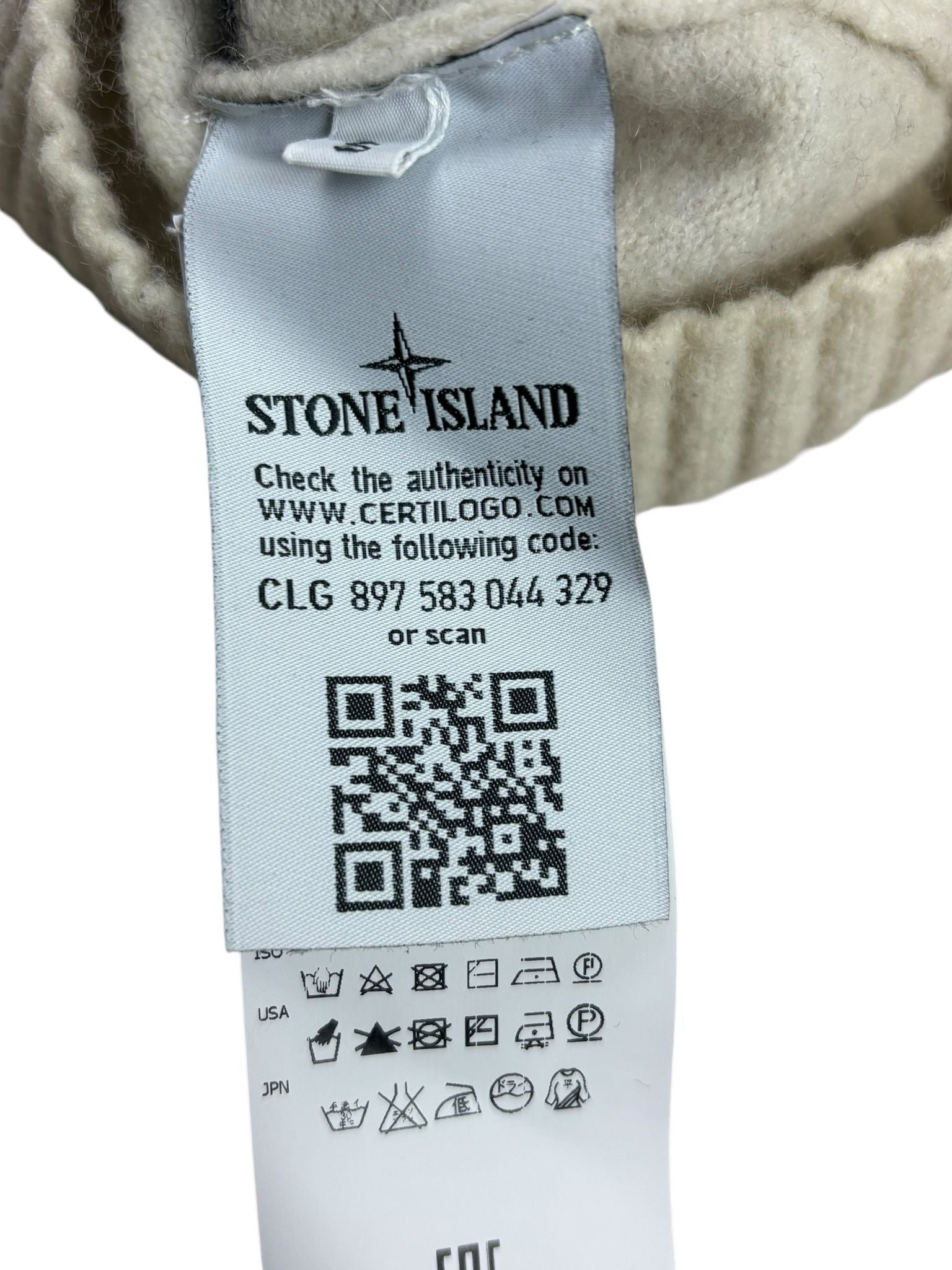Pull Stone Island noir taille S - Logo et étiquette