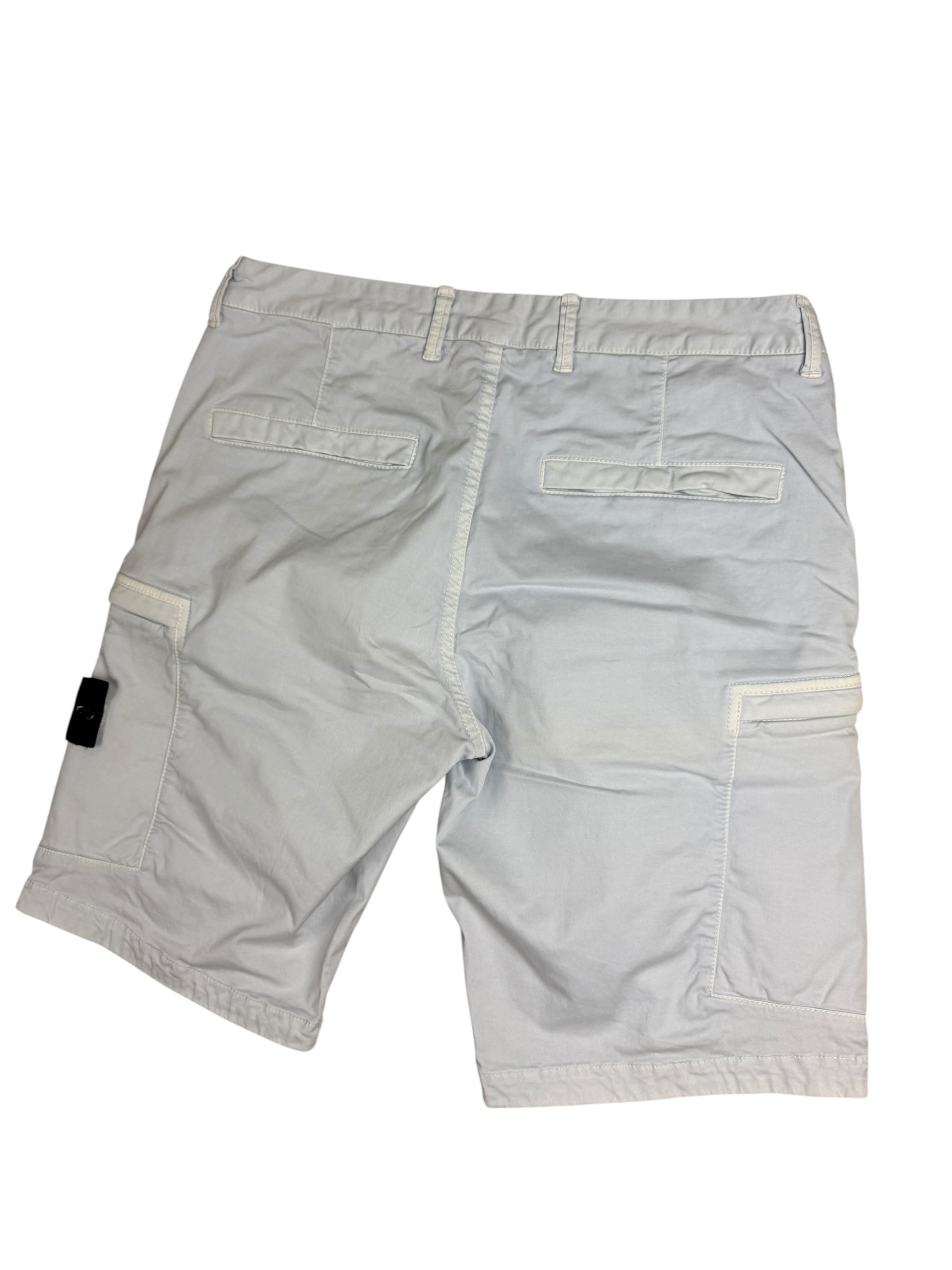 Short Stone Island bleu ciel taille W32 - Détail
