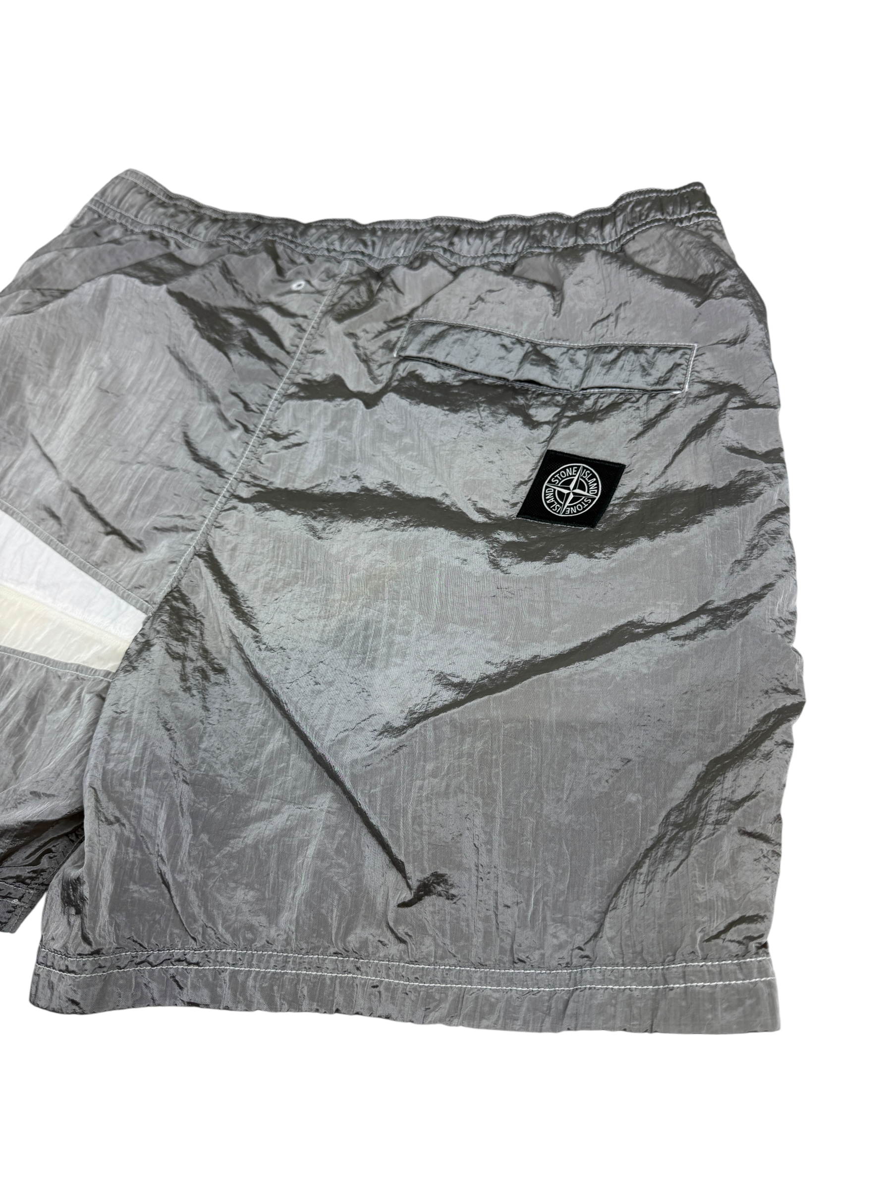 Short Stone Island gris taille L - Vue de dos