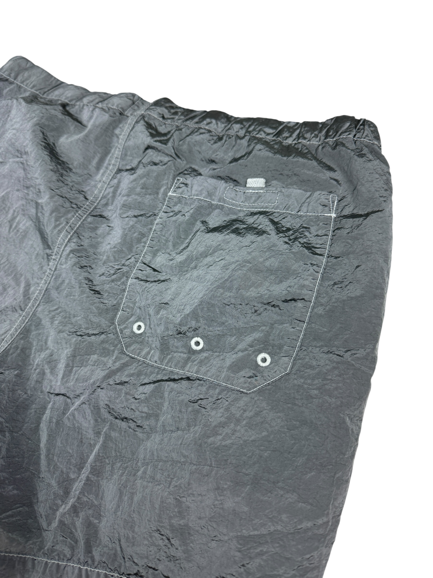 Short Stone Island gris taille M - Logo et étiquette