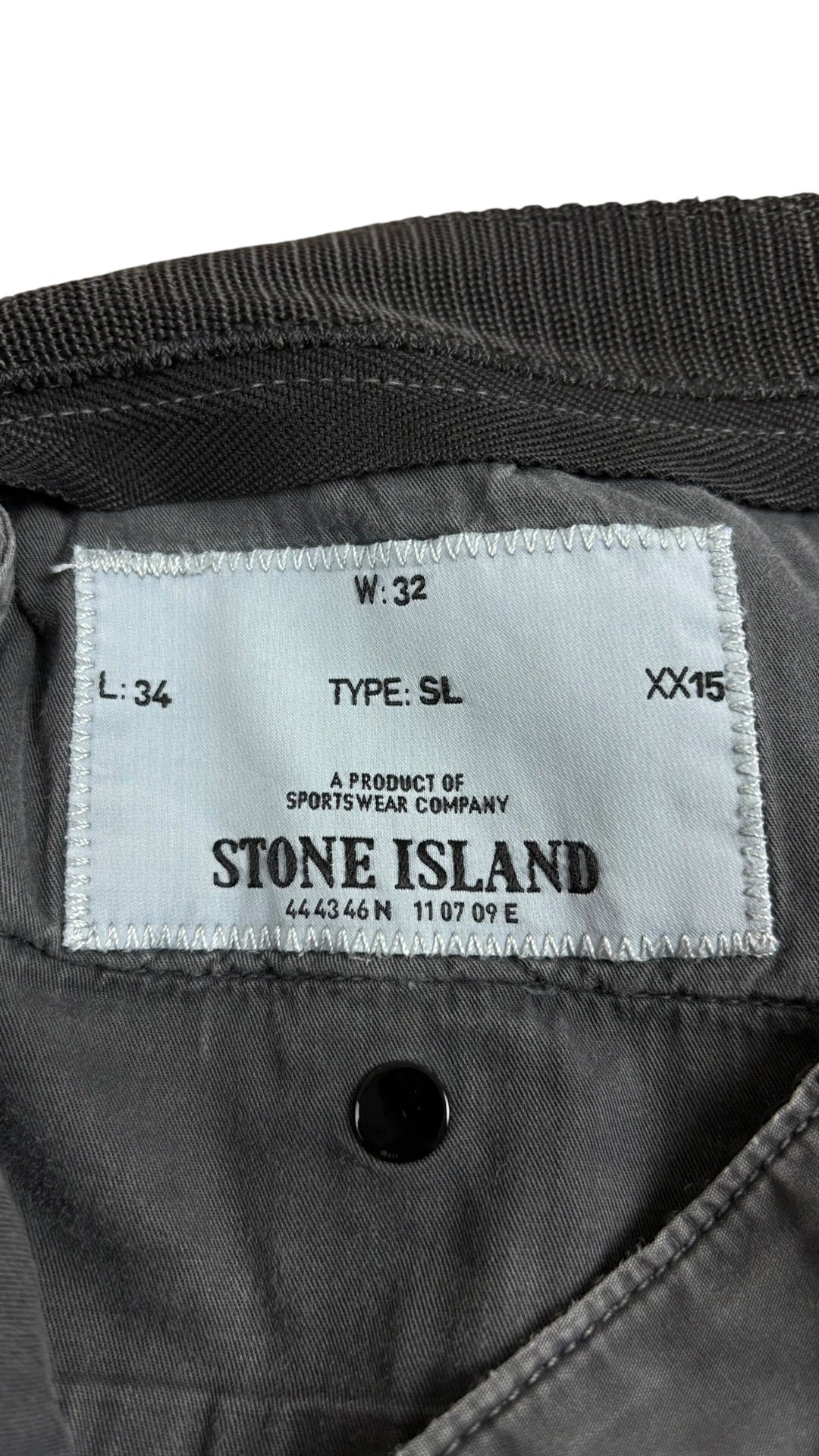 Short Stone Island gris taille W32 - Vue côté