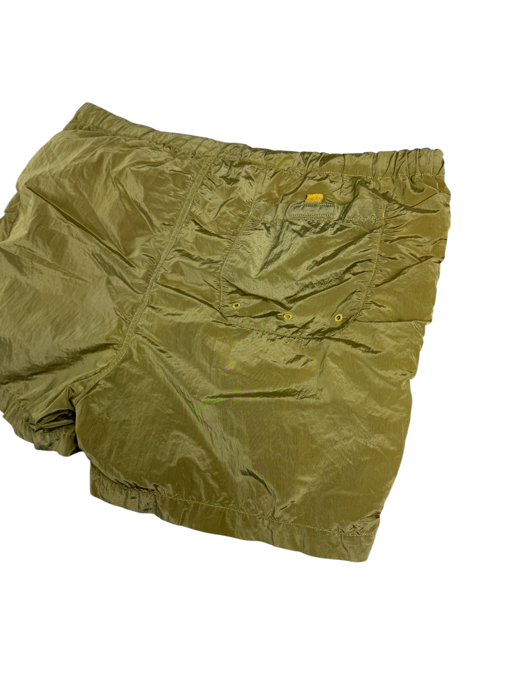 Short Stone Island jaune métallisé taille L - Détail