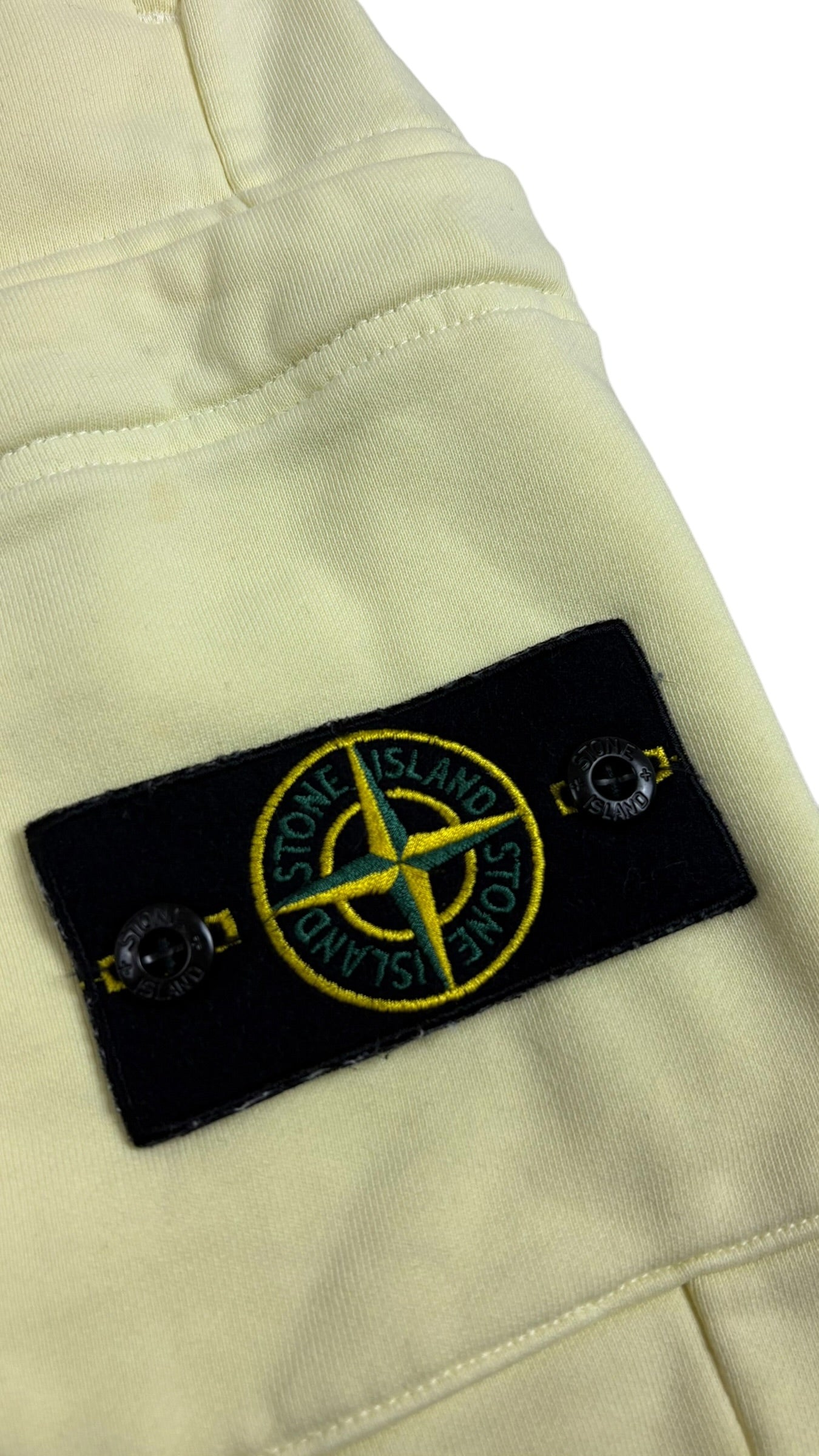 Short Stone Island jaune taille S - Détail