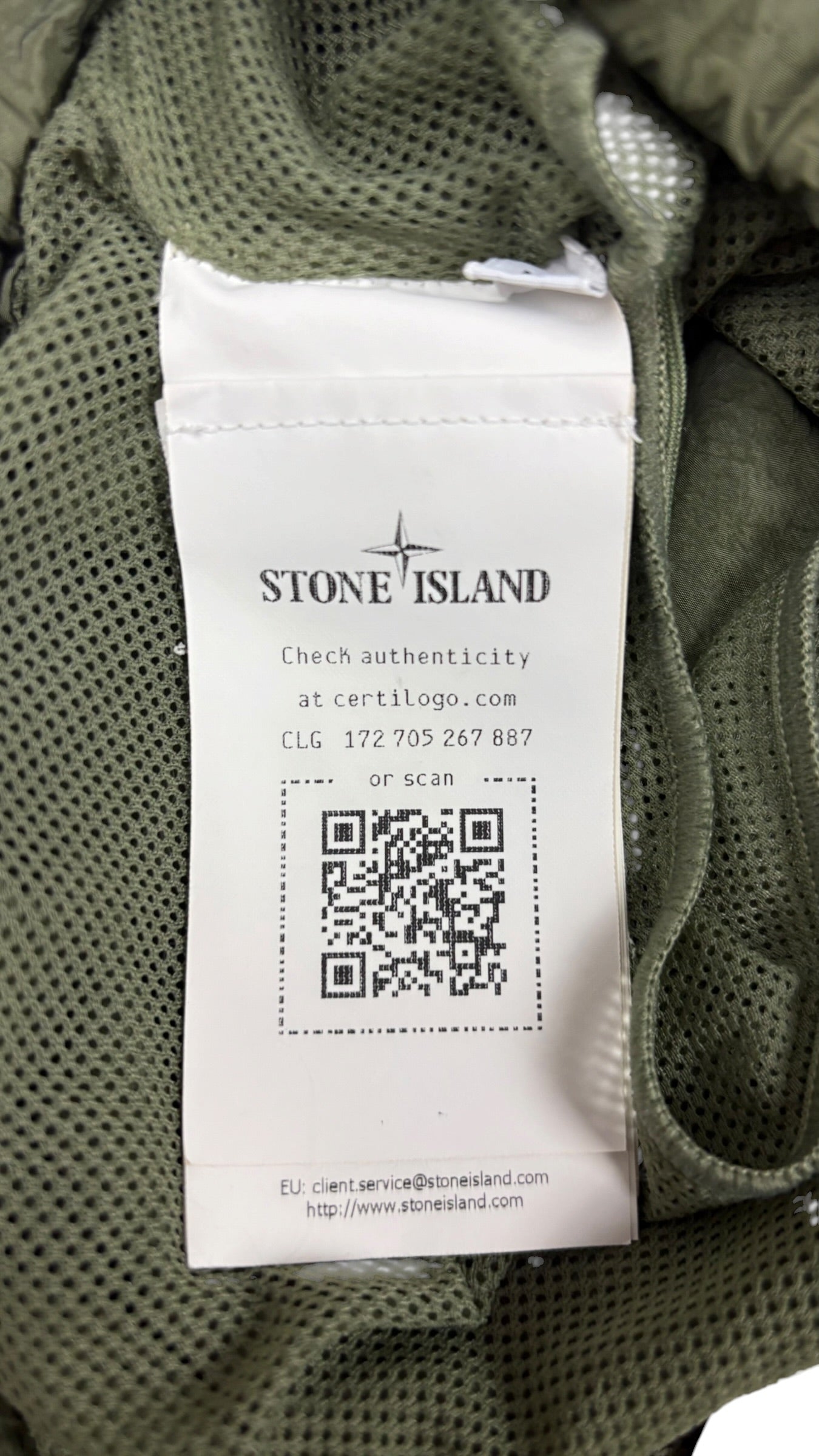 Short Stone Island kaki taille M - Logo et étiquette