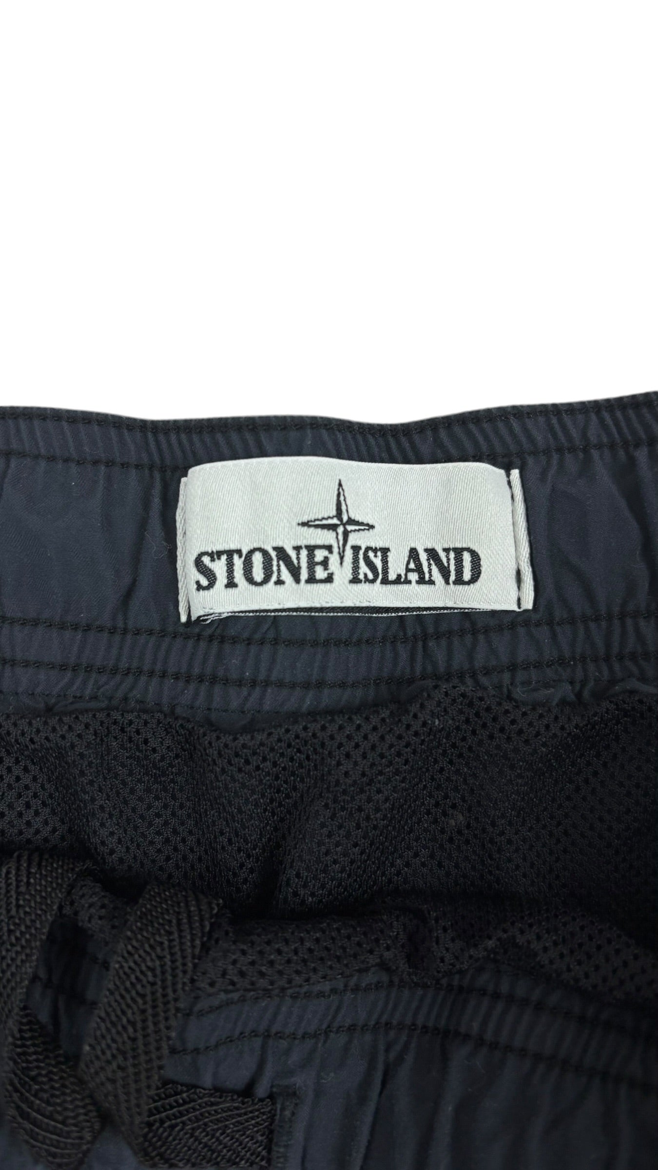 Short Stone Island marine taille L - Logo et étiquette
