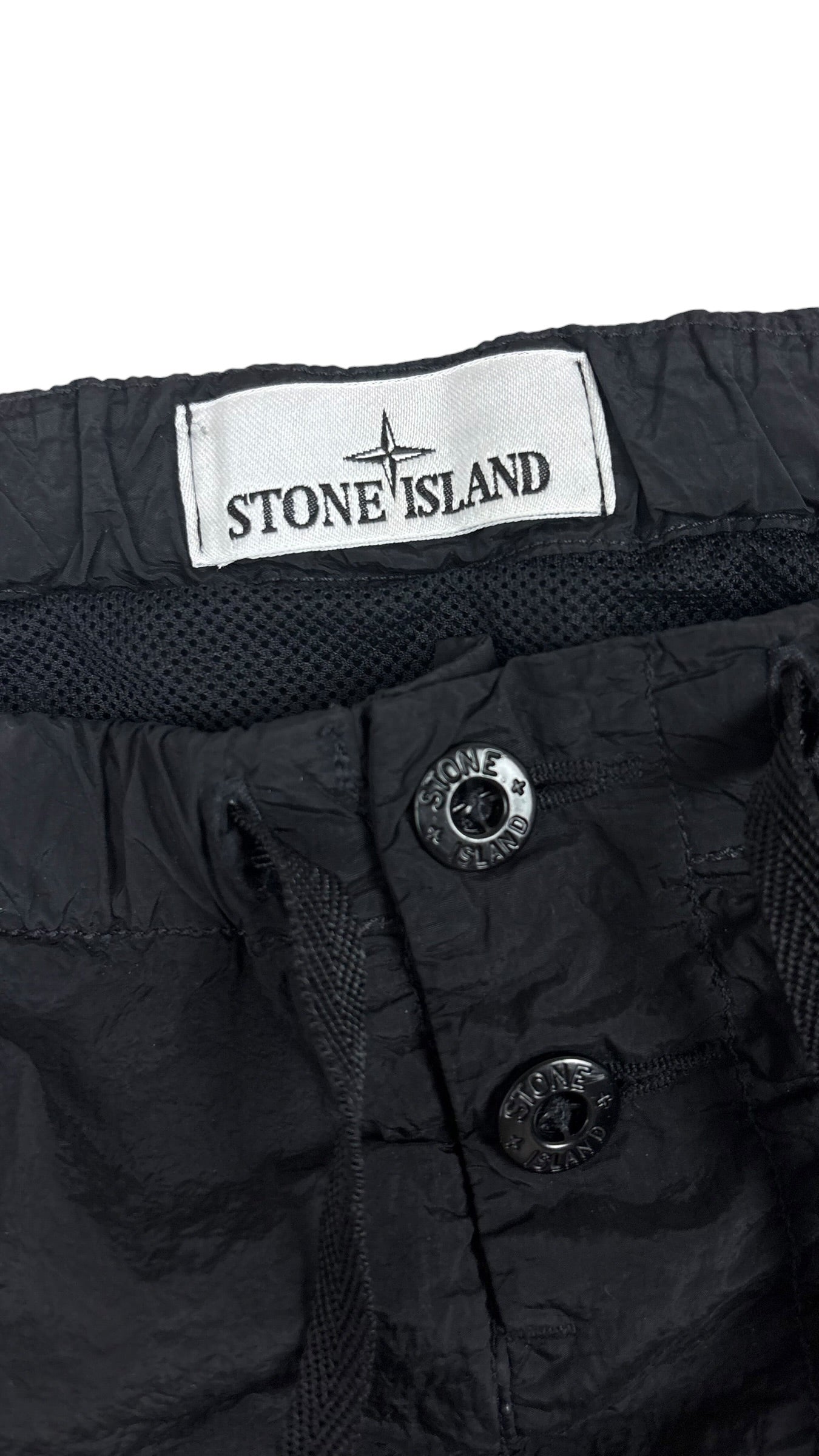 Short Stone Island noir taille S - Logo et étiquette