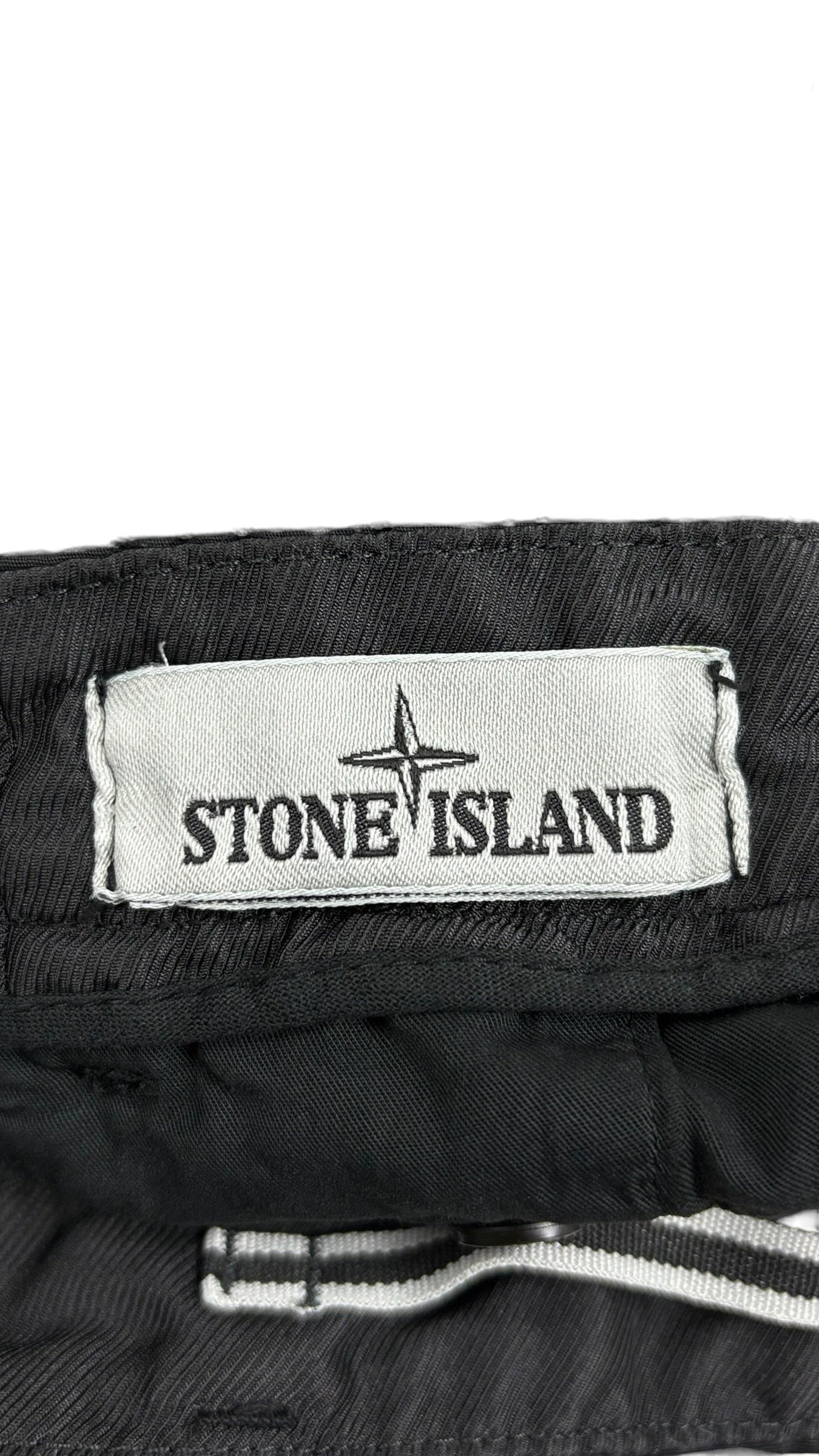 Short Stone Island noir taille W30 - Logo et étiquette