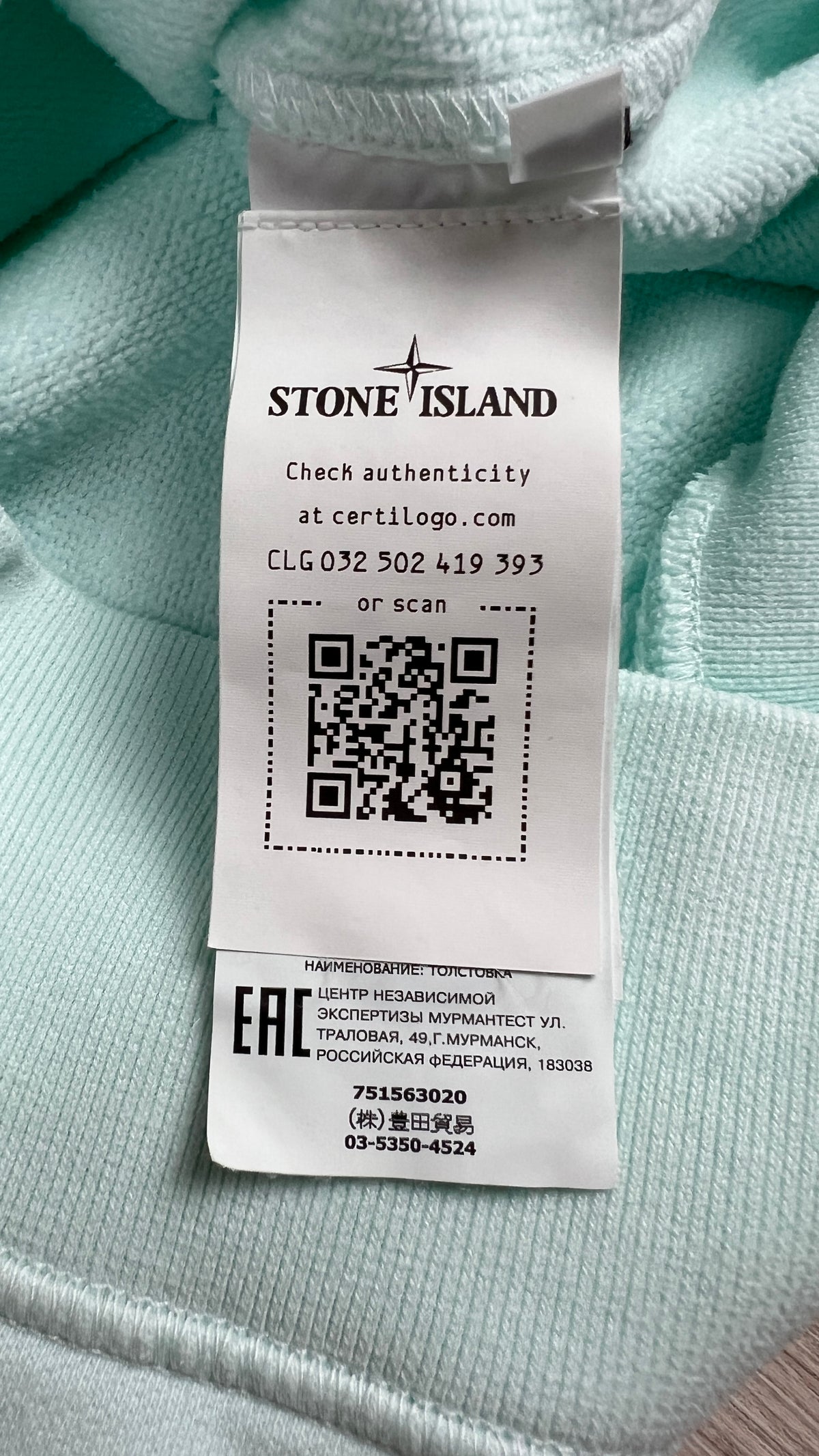 Sweat-shirt Stone Island bleu ciel, détail étiquettes et finitions — vue 5